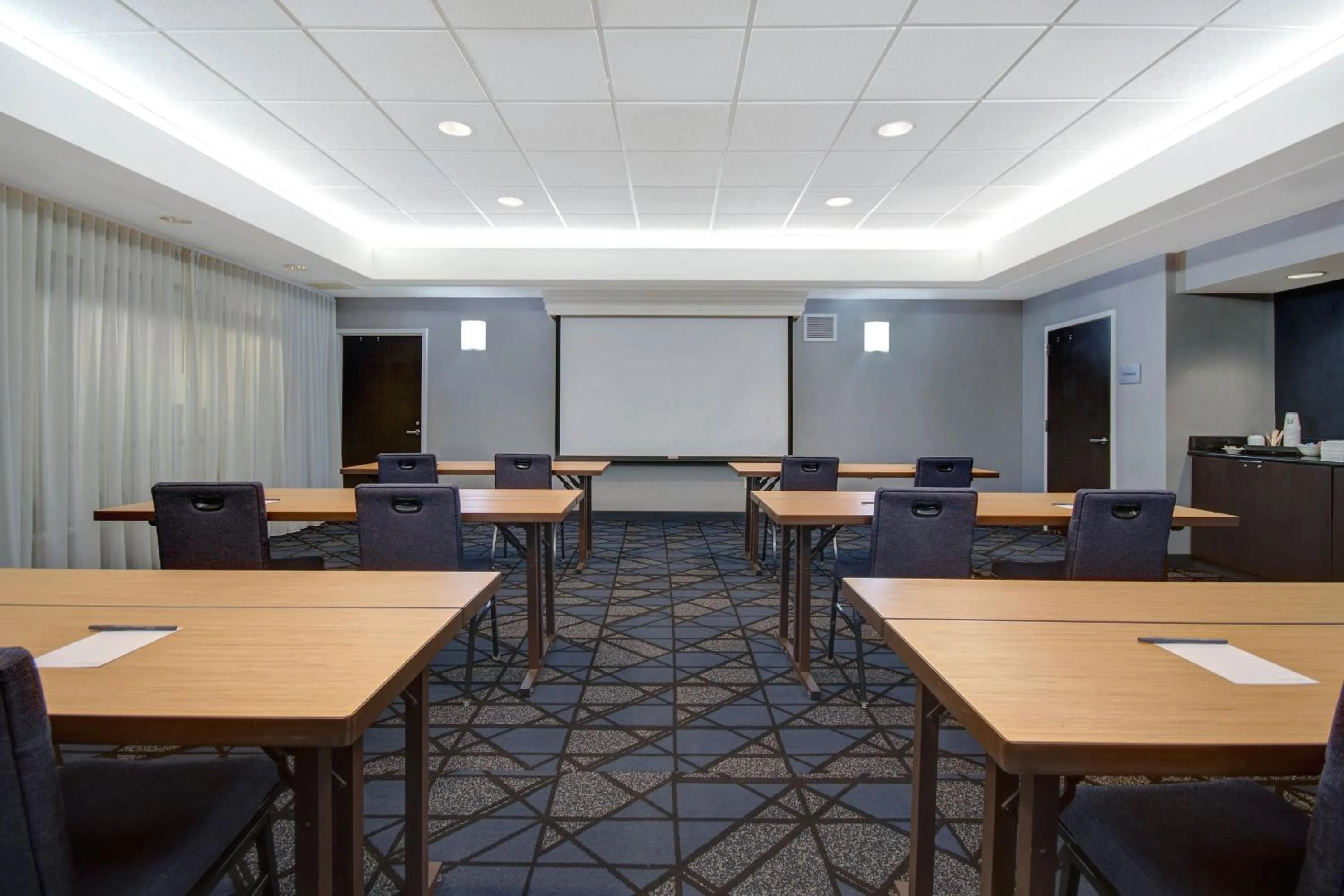 Meeting/conference room in Courtyard by Marriott State College