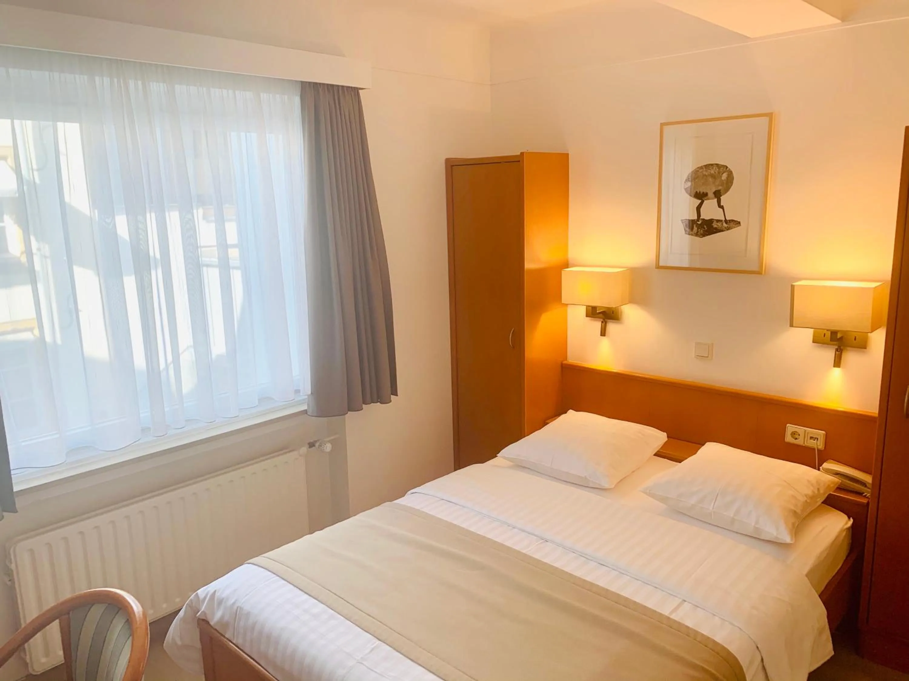 Bedroom, Bed in Hotel Francais