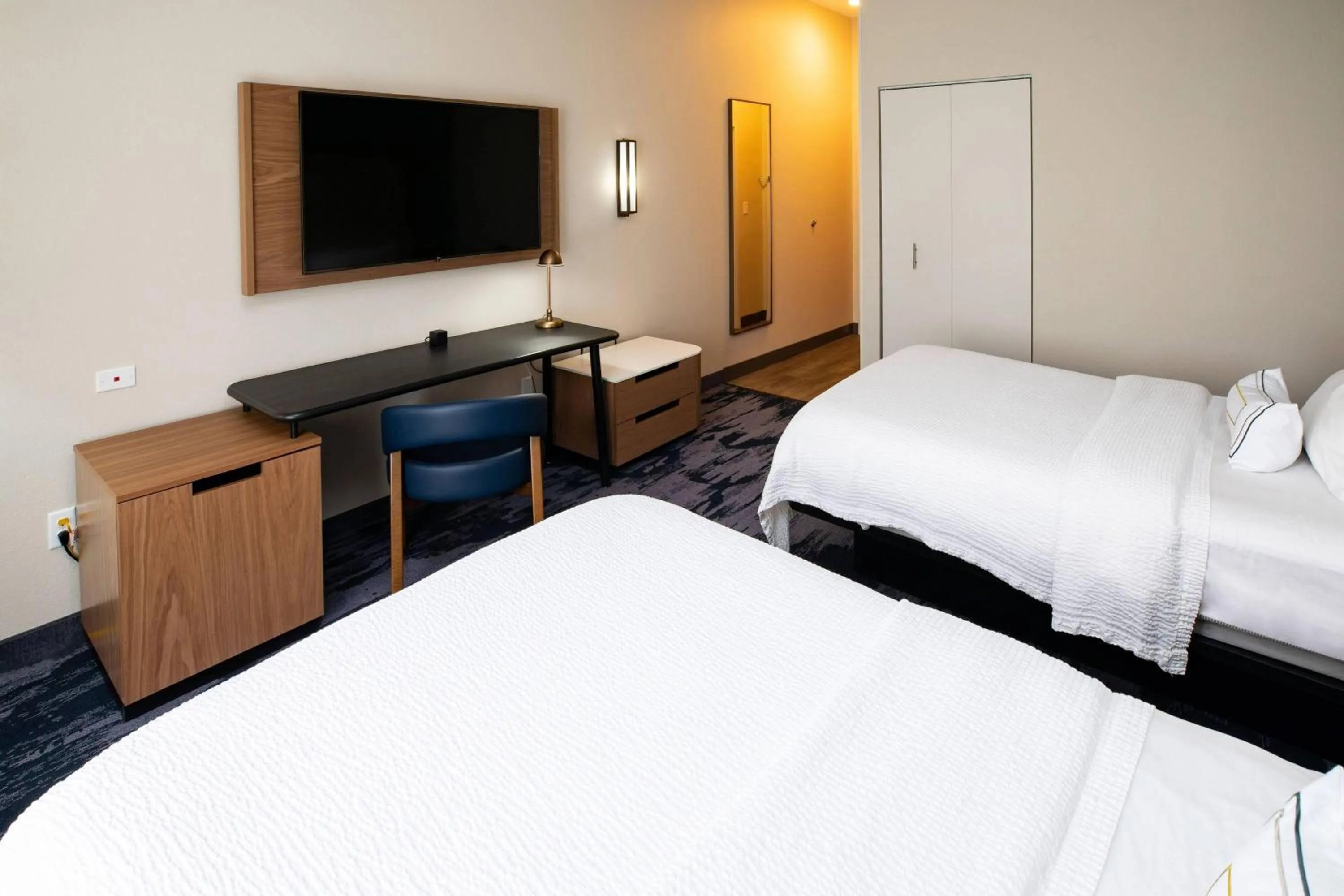 Photo of the whole room, Bed in Fairfield Inn & Suites by Marriott Elizabethtown