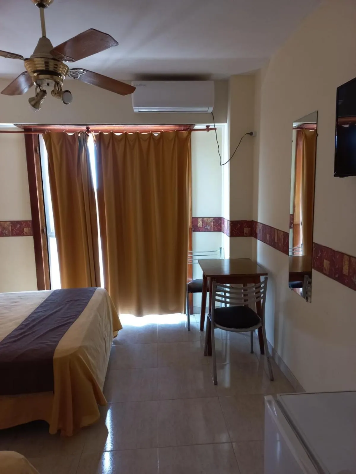 Photo of the whole room, Bed in San Remo World Hotel