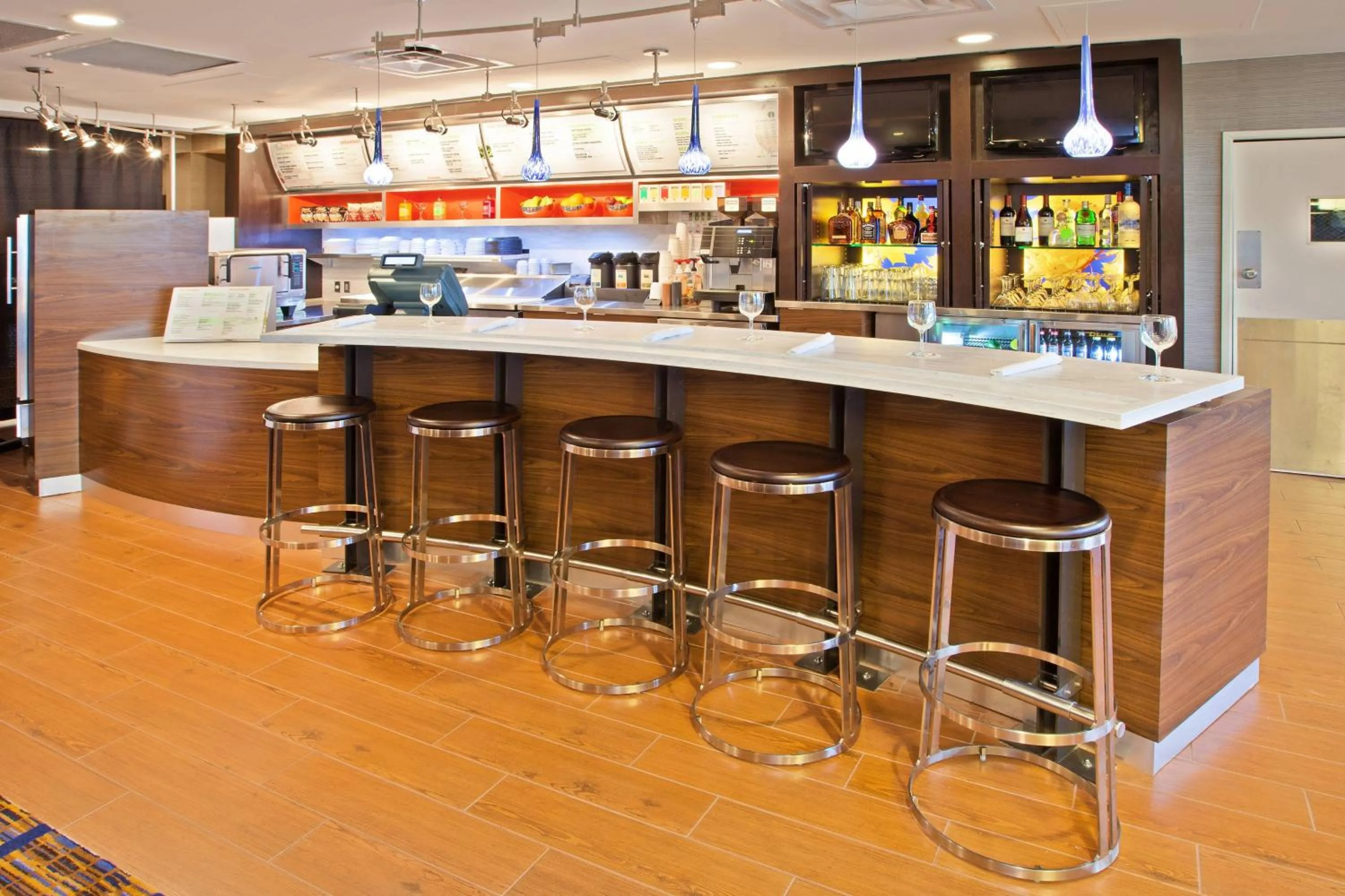 Restaurant/places to eat in Courtyard Louisville Northeast