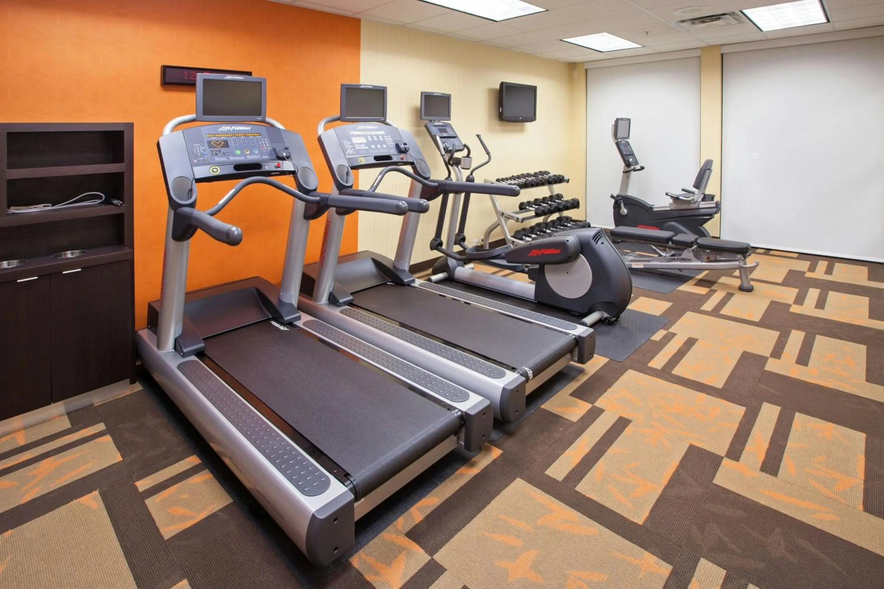 Fitness centre/facilities in Courtyard Louisville Northeast