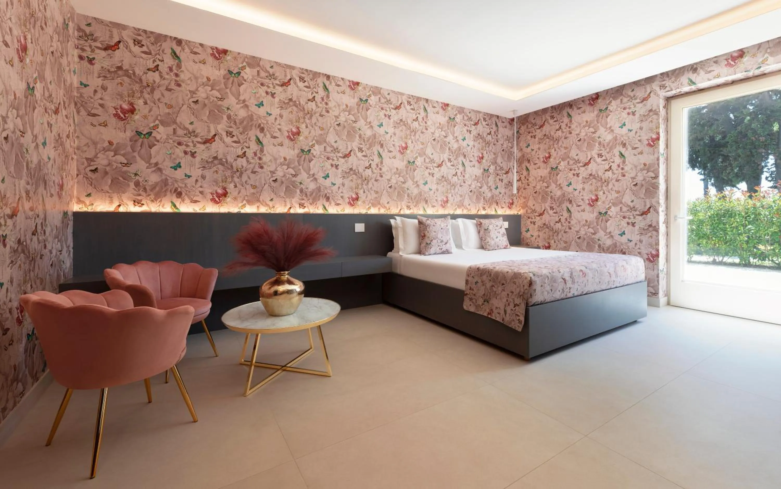 Hot Tub, Bed in Masseria Elysium