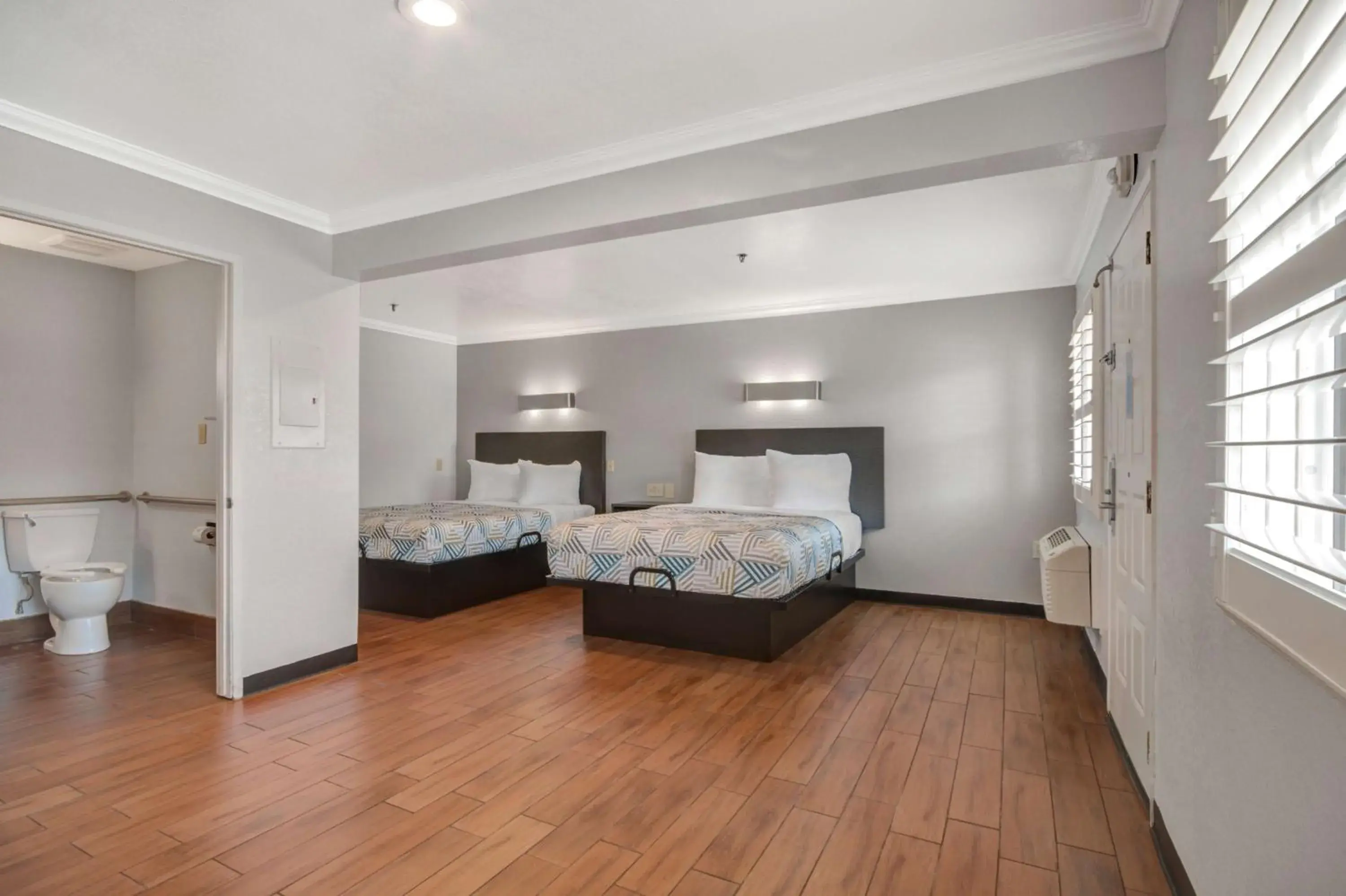 Deluxe Queen Room with Two Queen Beds - single occupancy - Non-Smoking in Motel 6 Ontario CA Convention Center Airport Deluxe Queen Room with Two Queen Beds - single occupancy - Non-Smoking in Motel 6 Ontario CA Convention Center Airport