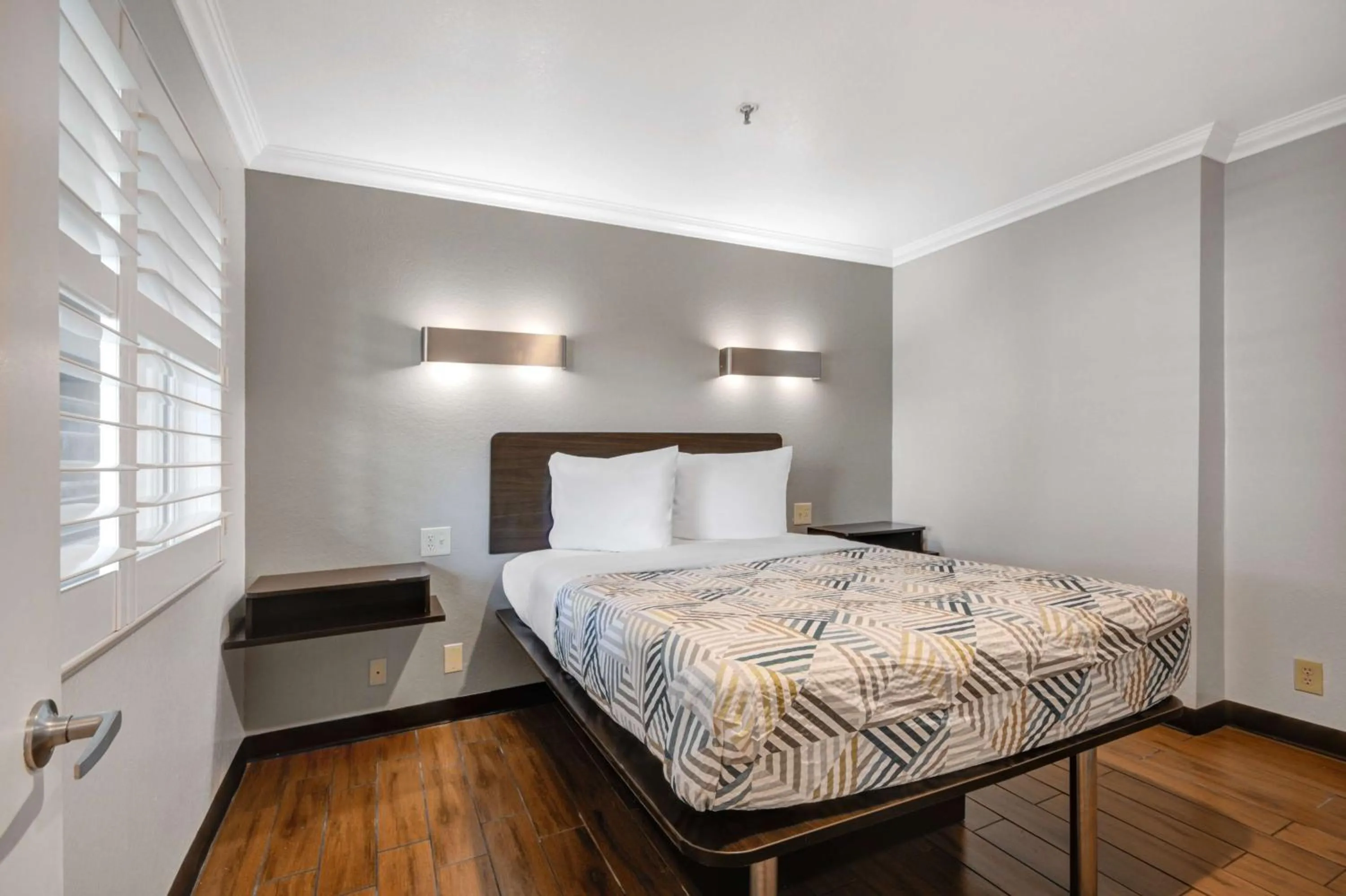 Bedroom, Bed in Motel 6 Ontario, CA  Convention Center-Airport