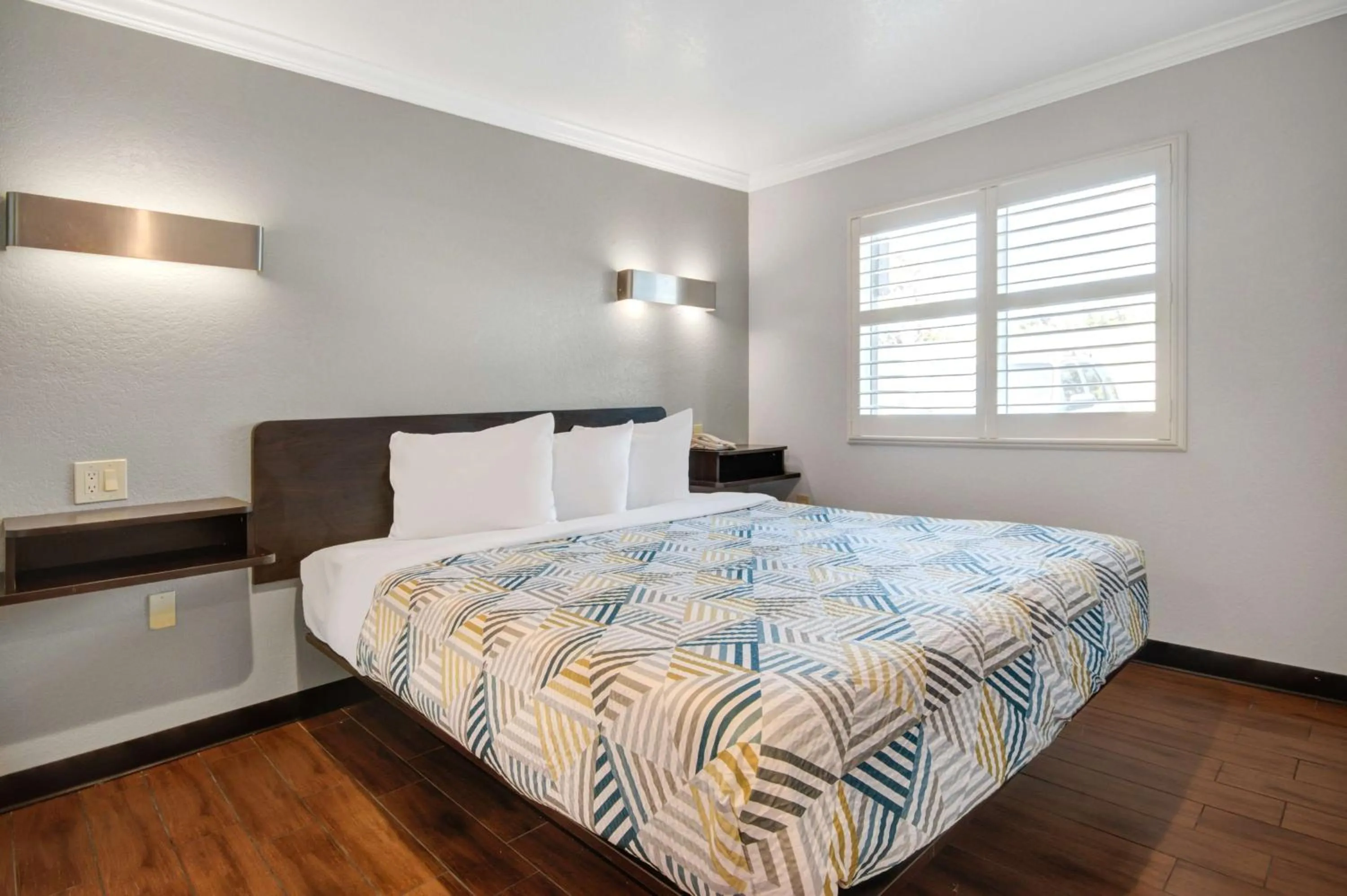 Bedroom, Bed in Motel 6 Ontario, CA  Convention Center-Airport