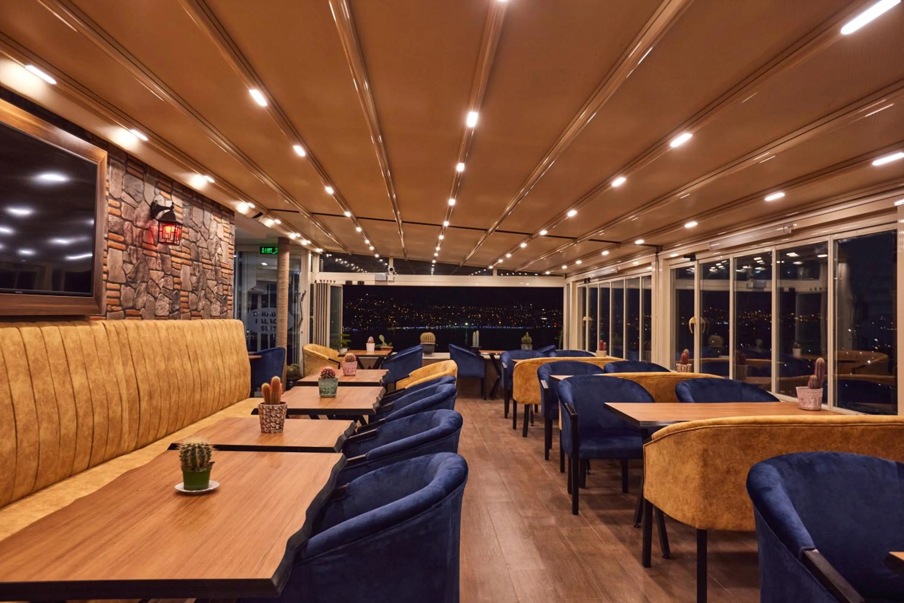 Restaurant/places to eat in Tarabya Suites