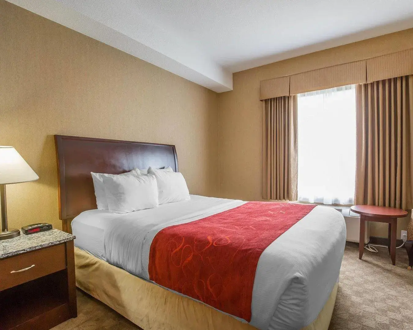 Bedroom, Bed in Comfort Inn & Suites Bedroom, Bed in Comfort Inn & Suites