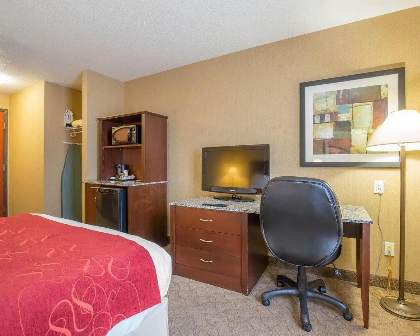 Bedroom, Bed in Comfort Inn & Suites Bedroom, Bed in Comfort Inn & Suites