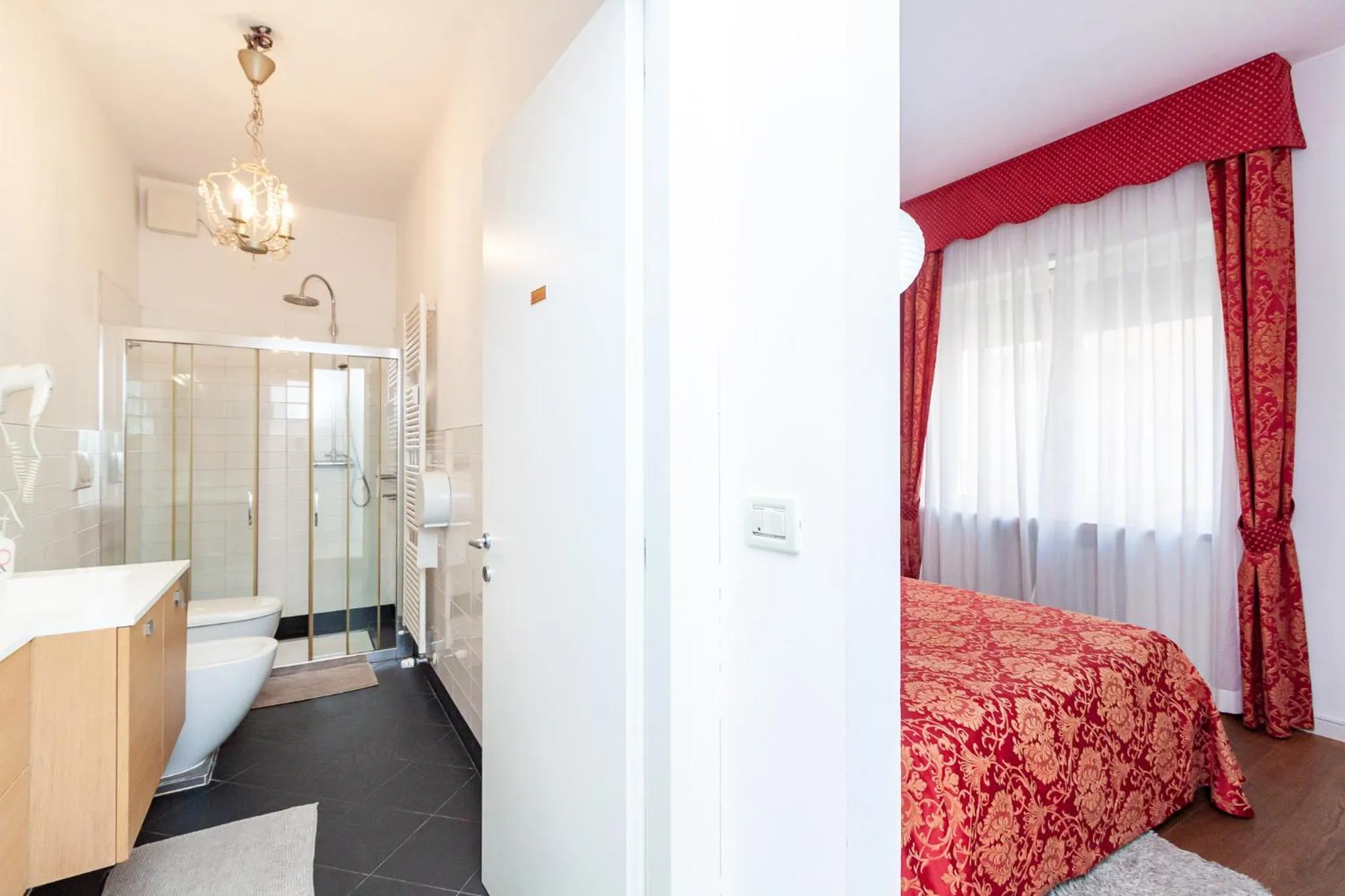 Photo of the whole room, Bed in Ca' Rebeka Venice - Atika & Atif