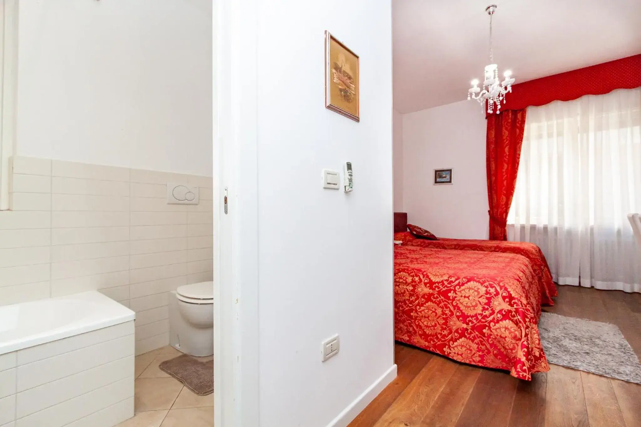 Photo of the whole room, Bed in Ca' Rebeka Venice - Atika & Atif Photo of the whole room, Bed in Ca' Rebeka Venice - Atika & Atif