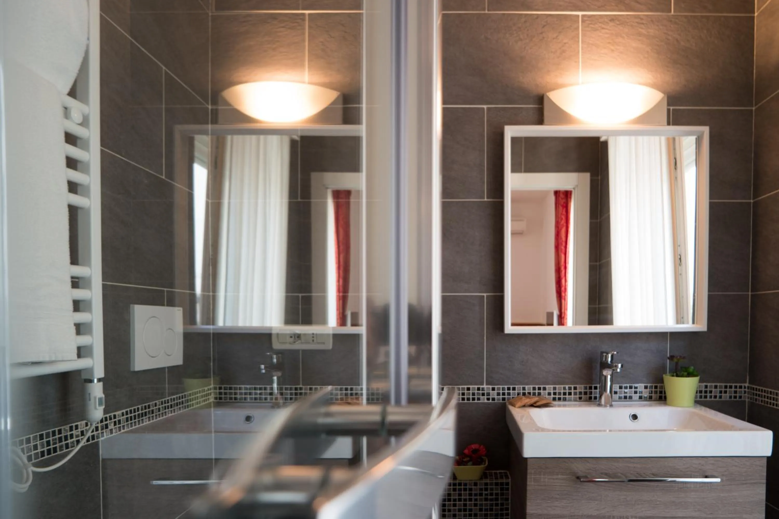 Bathroom in Ca' Rebeka Venice - Atika & Atif