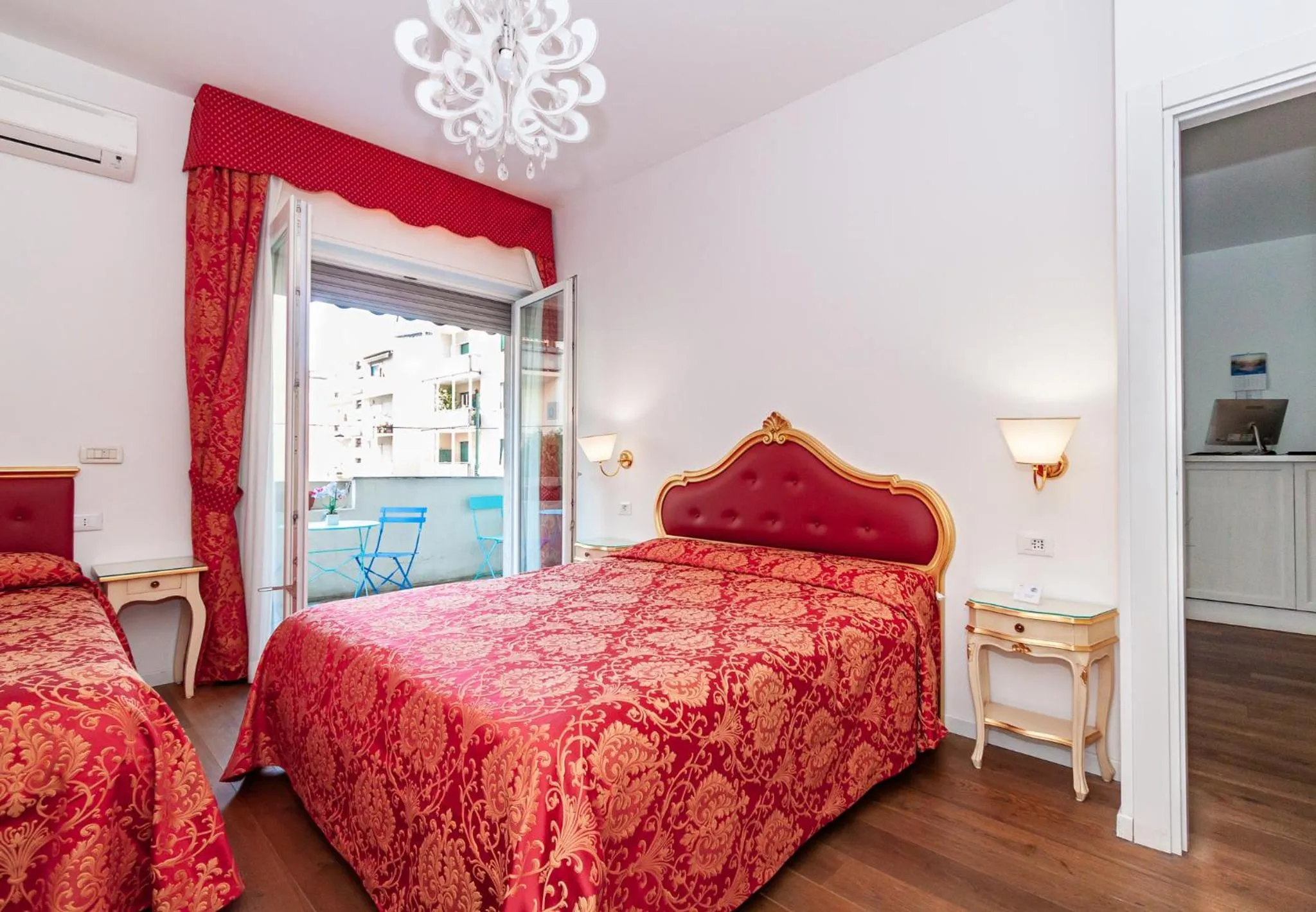 Bed in Ca' Rebeka Venice - Atika & Atif