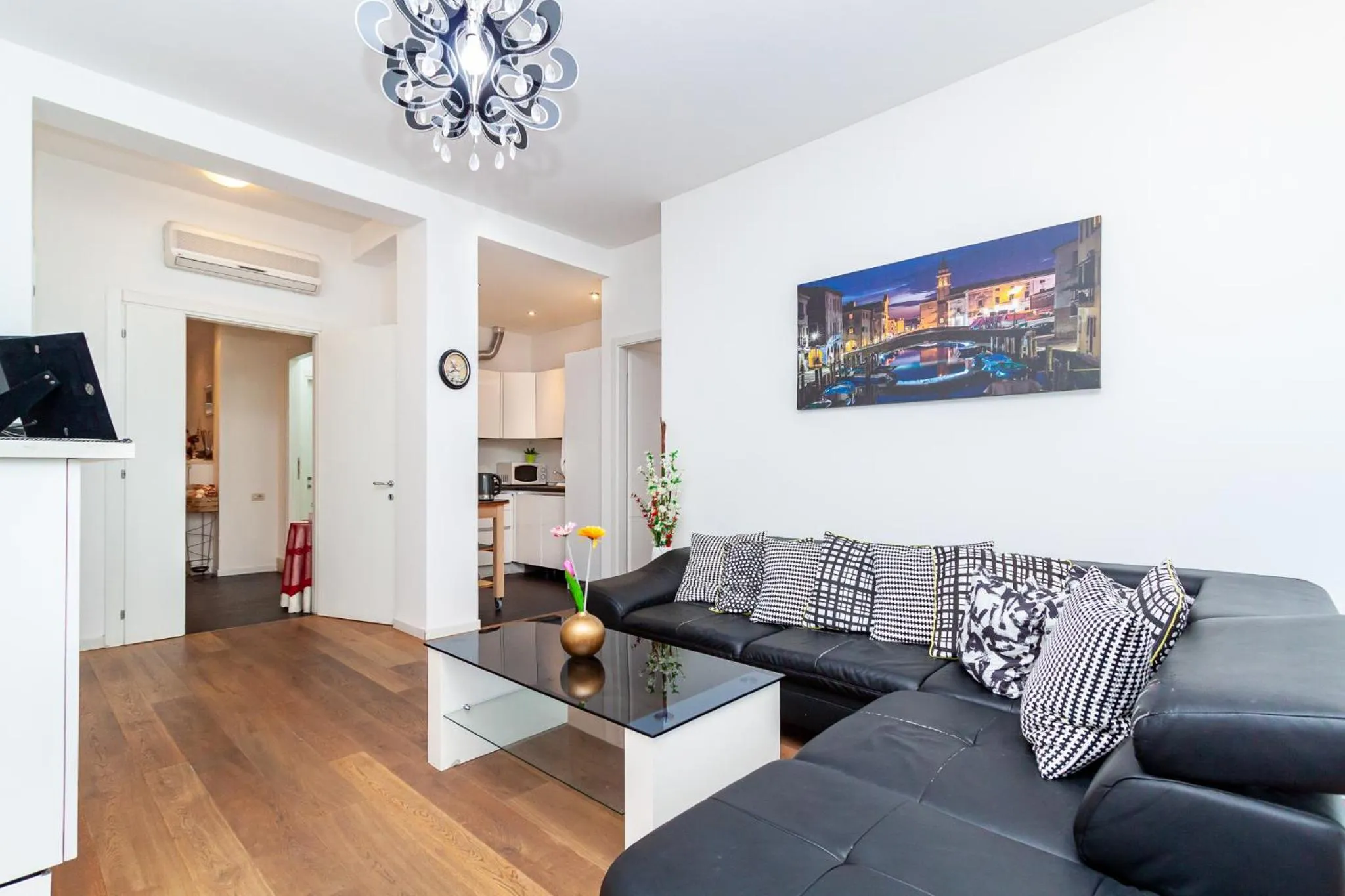 TV and multimedia in Ca' Rebeka Venice - Atika & Atif