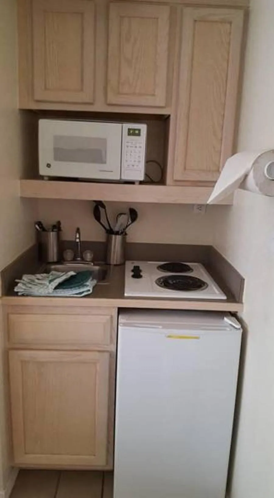 Coffee/tea facilities in The Suites at Fall Creek