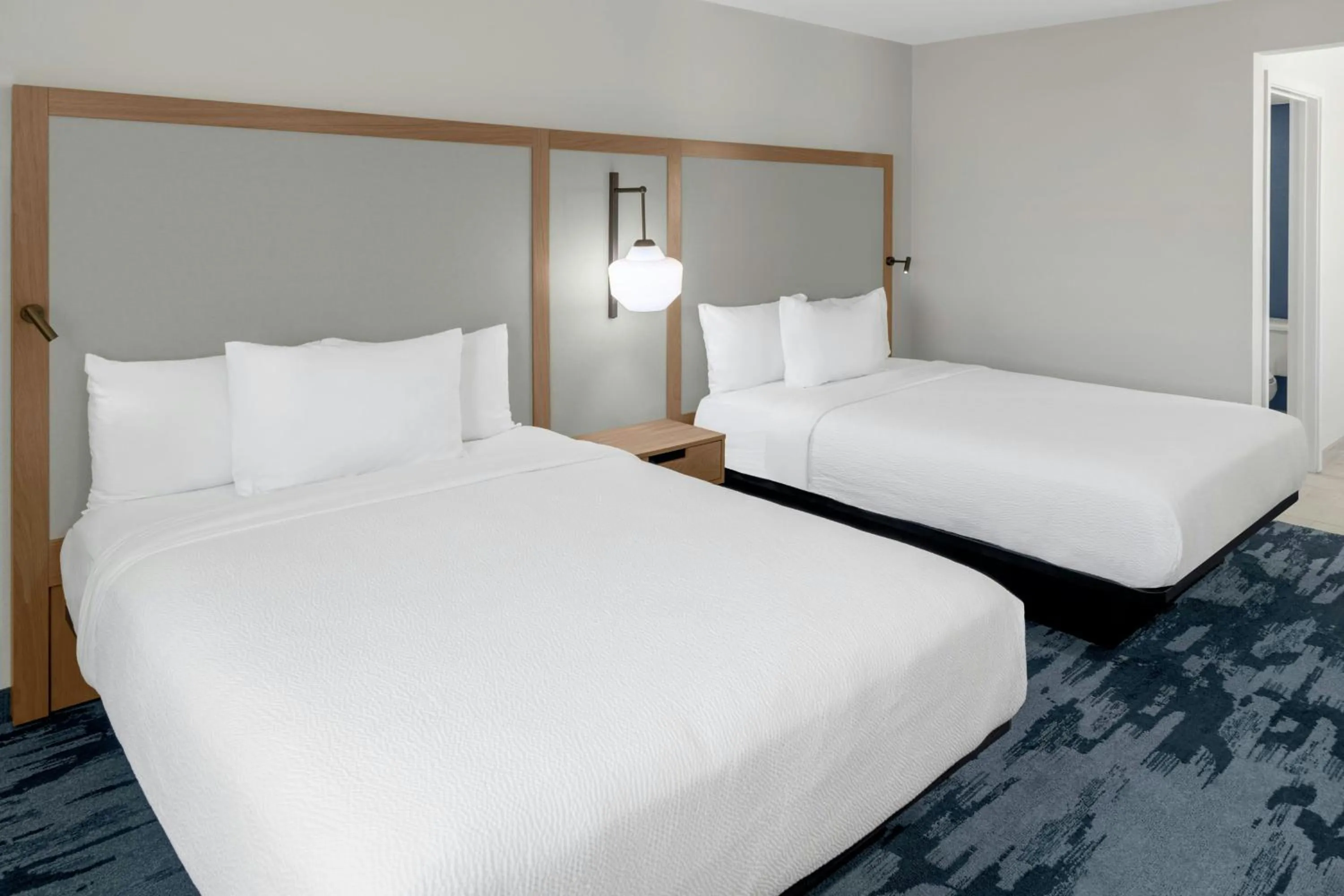 Photo of the whole room, Bed in Fairfield Inn & Suites by Marriott San Francisco San Carlos