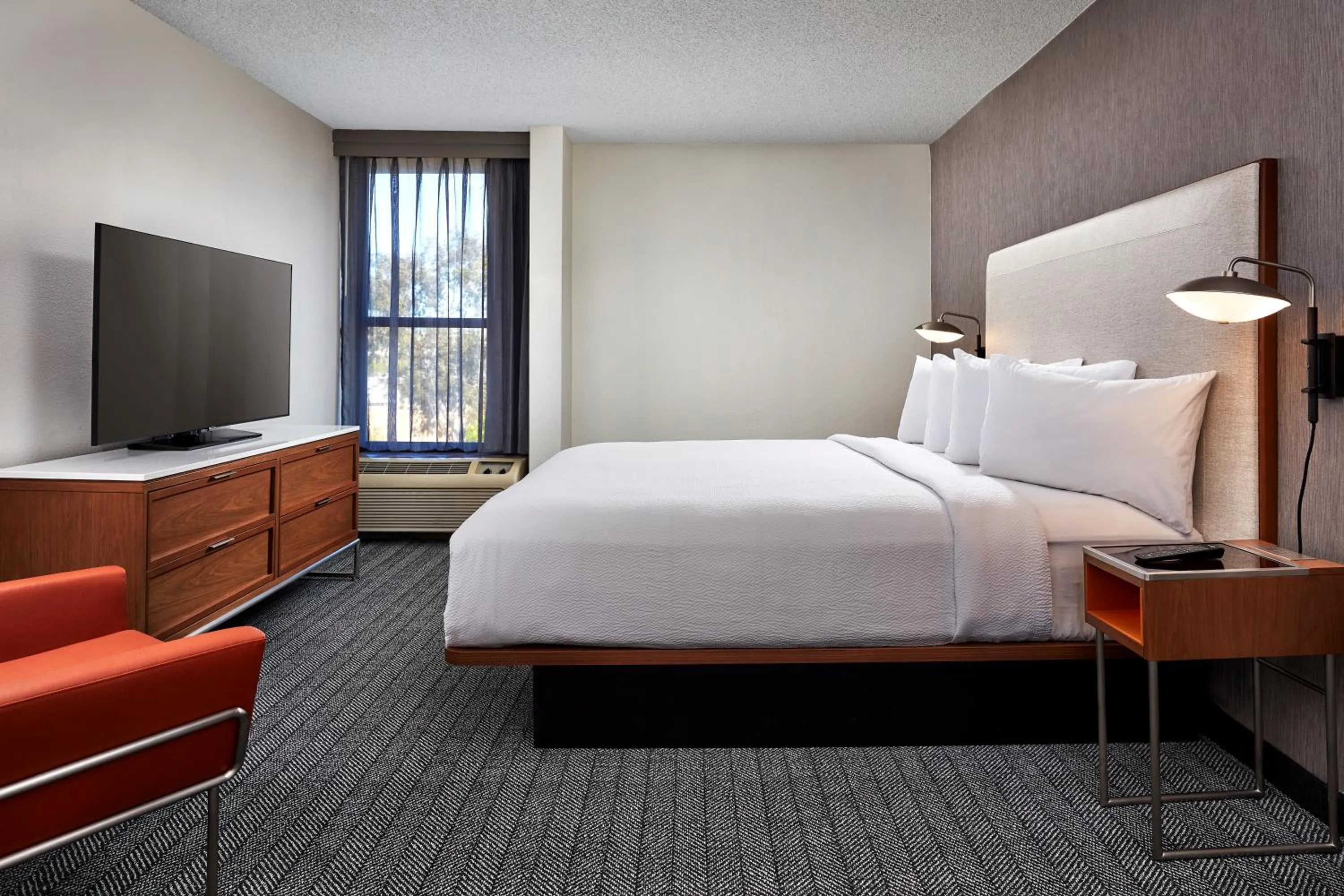 Bedroom, Bed in Courtyard Vallejo Napa Valley