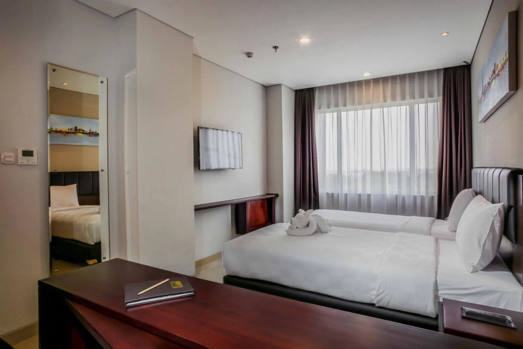 TV and multimedia, Bed in PrimeBiz Hotel Surabaya