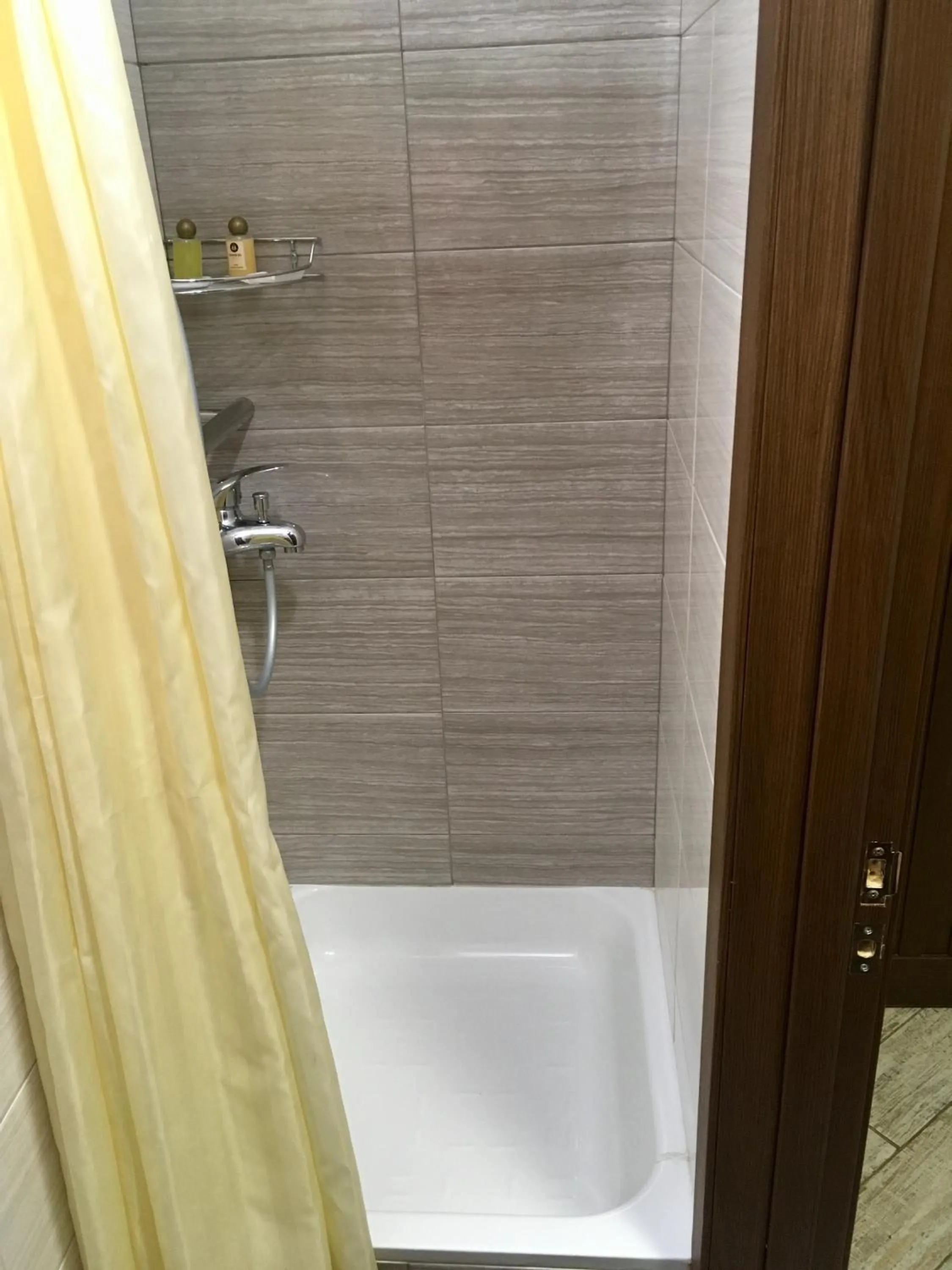 Shower in Viva Hotel