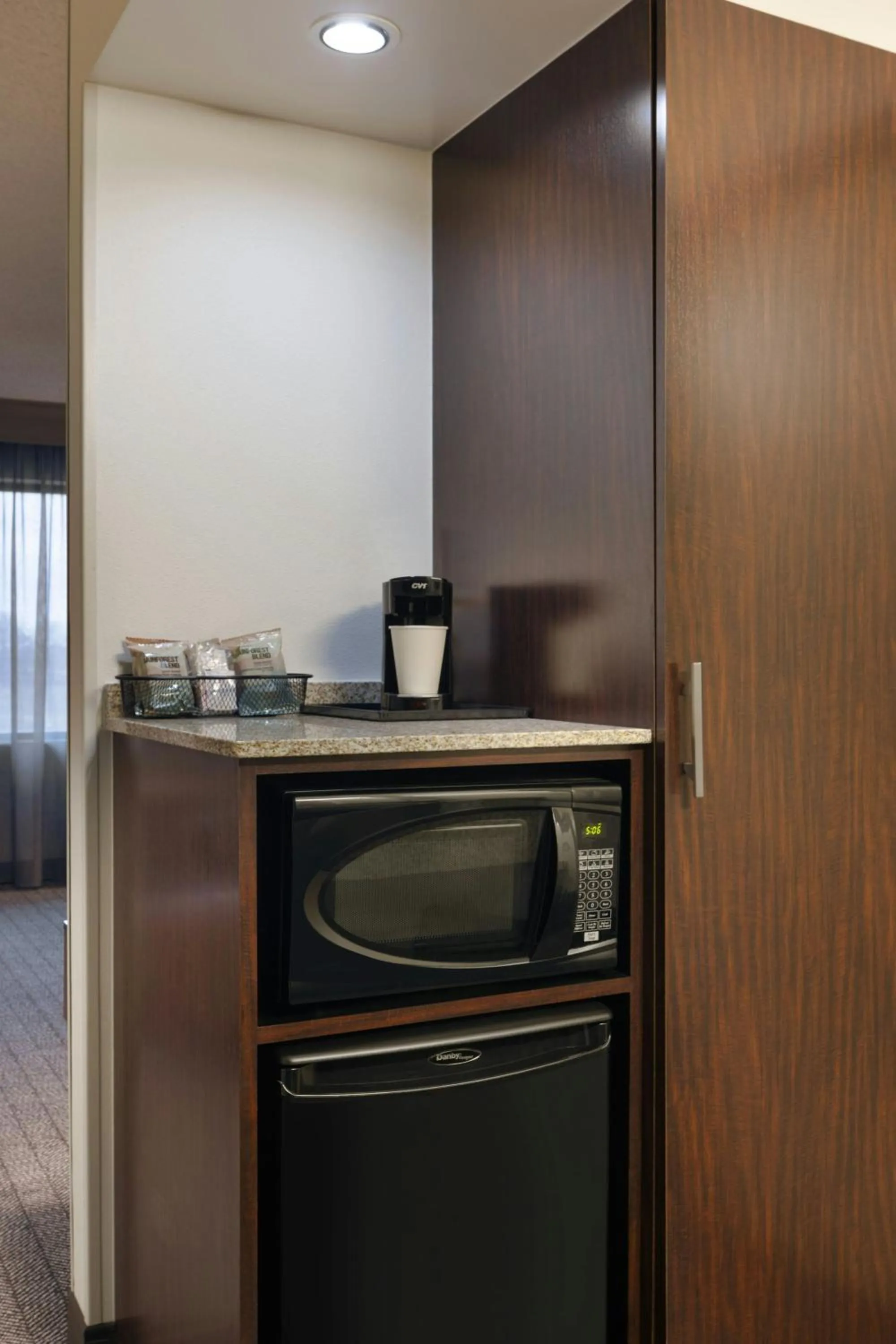 Photo of the whole room in Courtyard by Marriott Springfield Airport