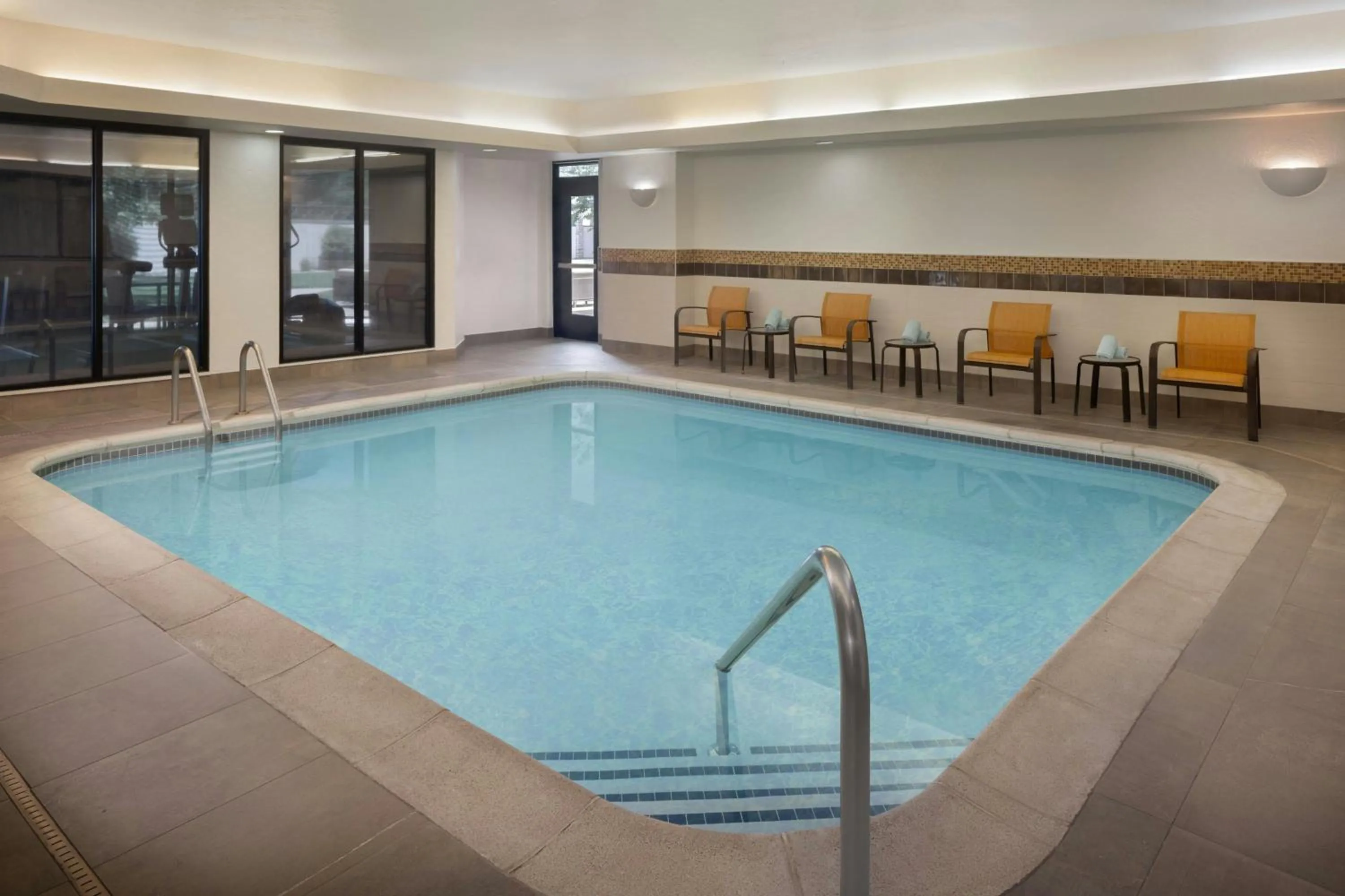 Swimming pool in Courtyard by Marriott Springfield Airport
