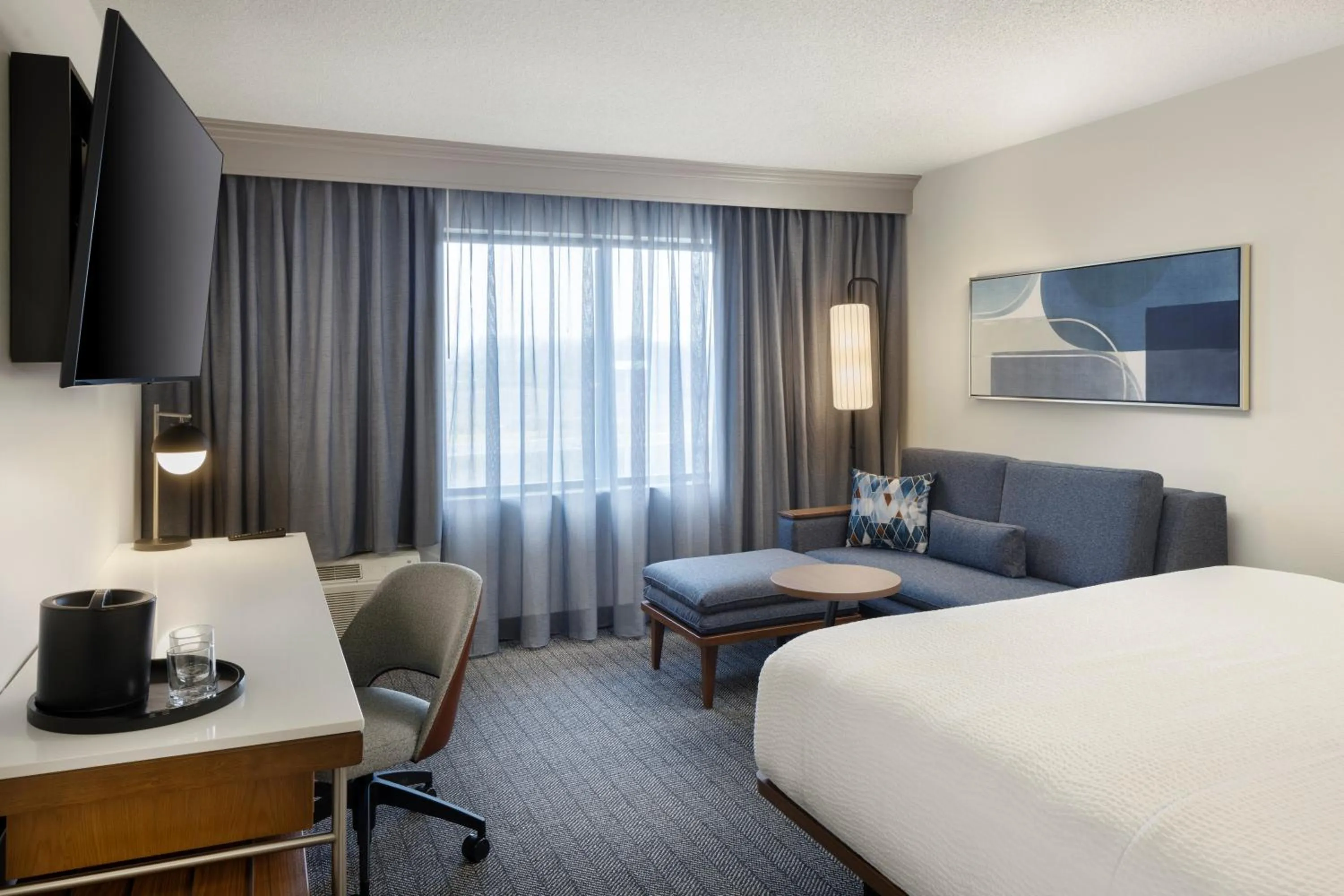 Bed in Courtyard by Marriott Springfield Airport