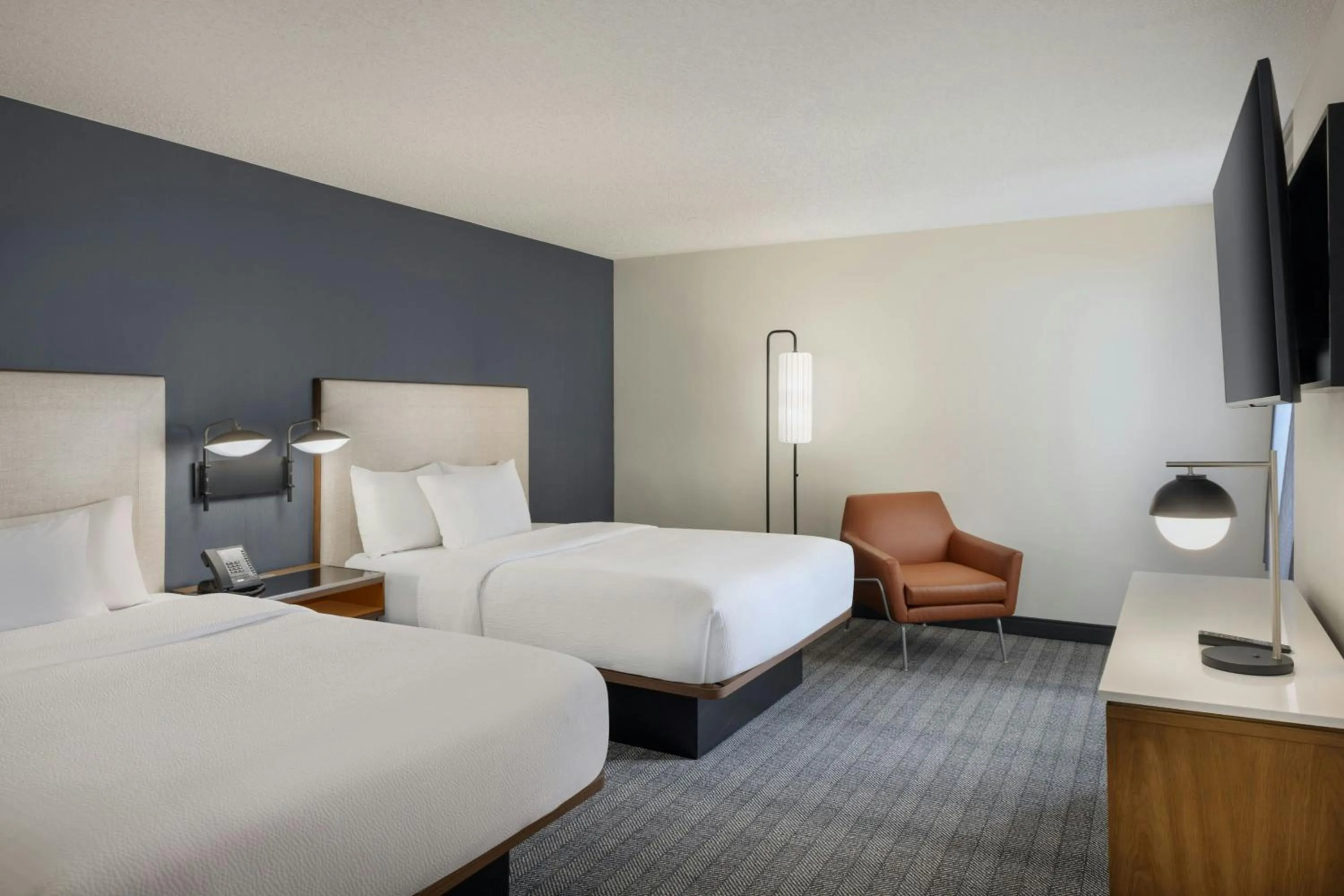 Photo of the whole room, Bed in Courtyard by Marriott Springfield Airport