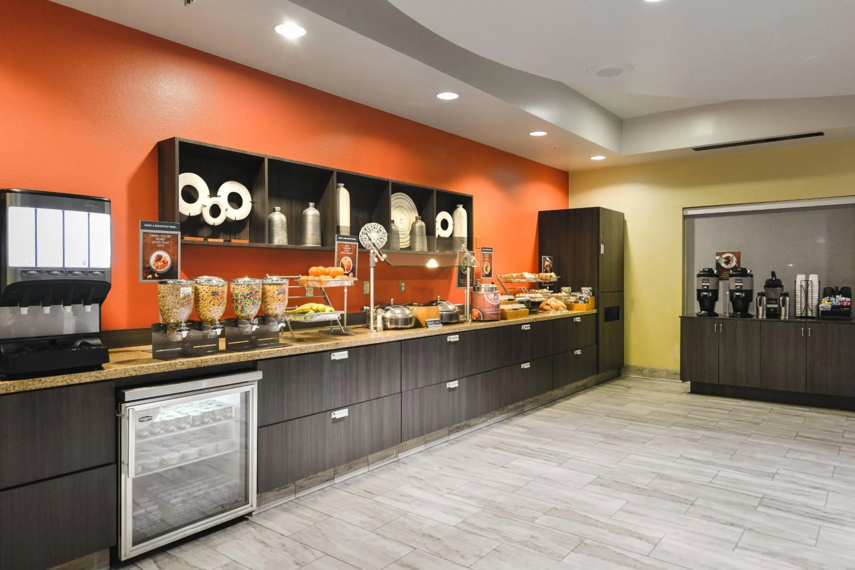 Breakfast in SpringHill Suites Shreveport-Bossier City/Louisiana Downs