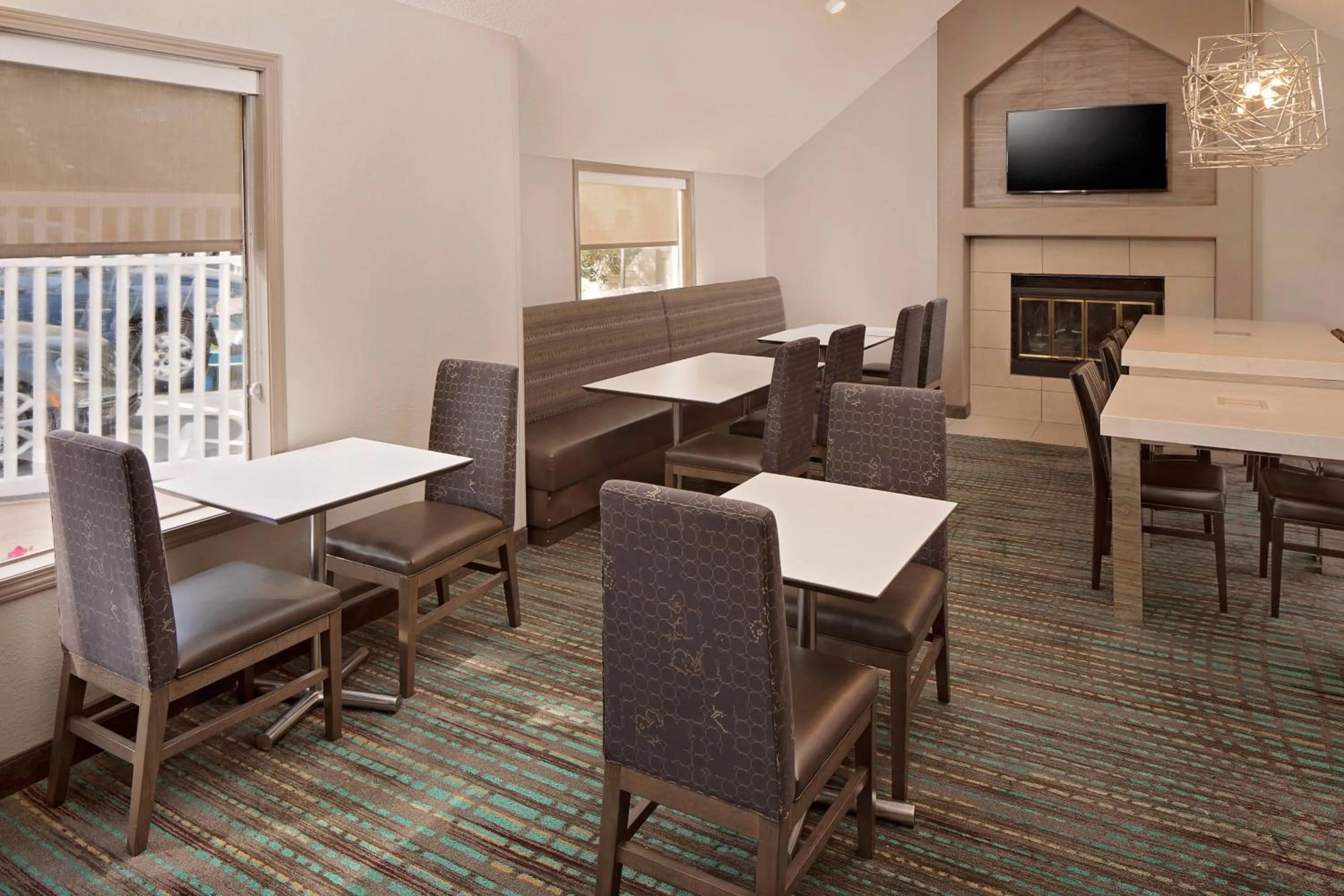 Restaurant/places to eat in Residence Inn San Jose Campbell