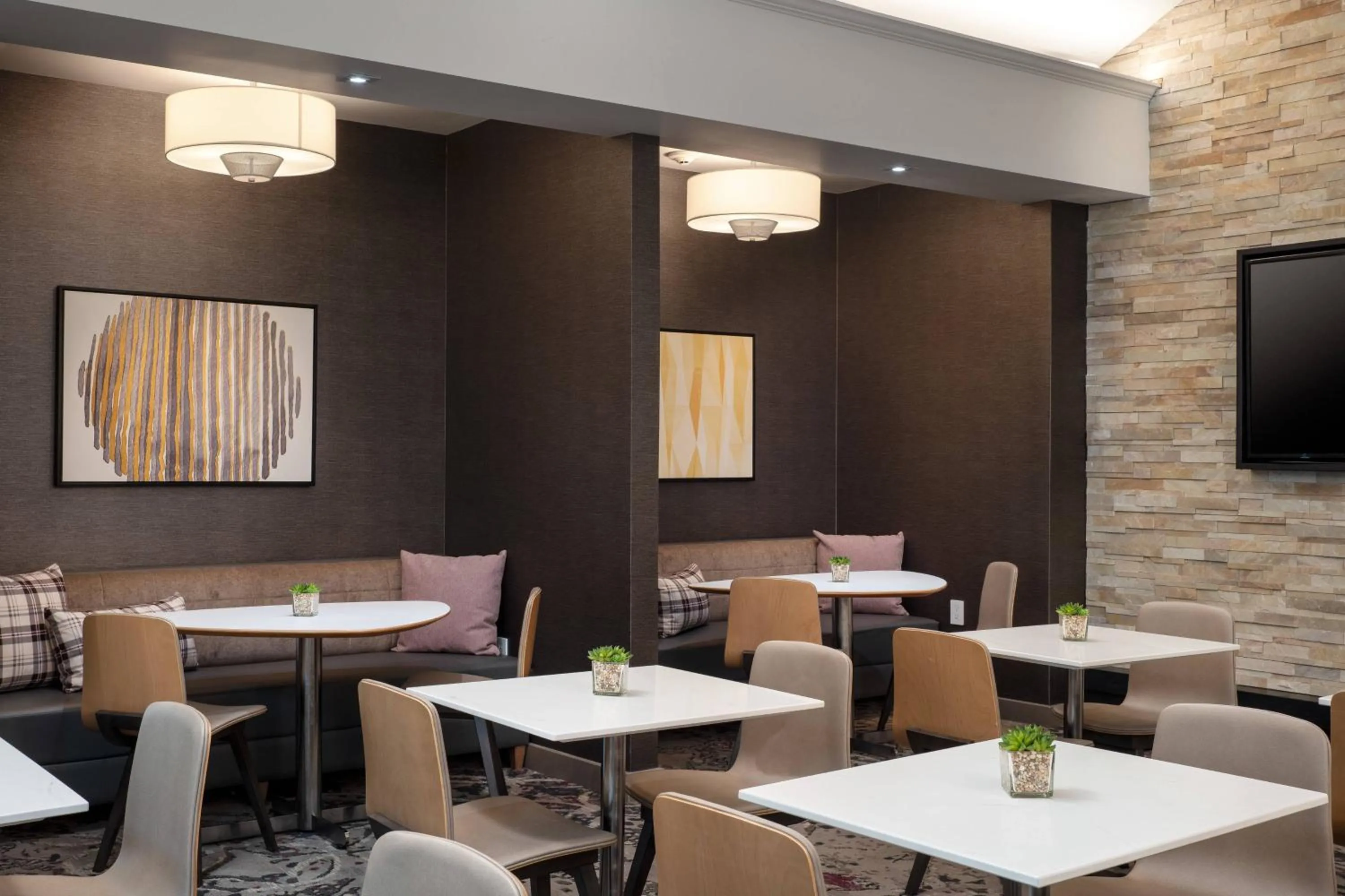 Restaurant/places to eat in Residence Inn Milpitas Silicon Valley
