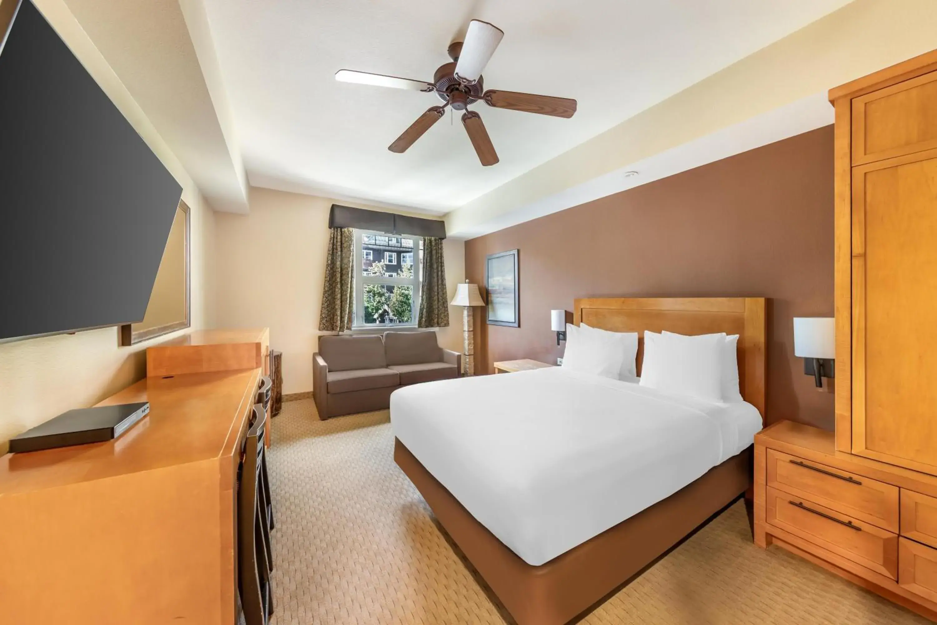 Queen Studio with Kitchenette in Hilton Vacation Club Lake Tahoe Resort South Queen Studio with Kitchenette in Hilton Vacation Club Lake Tahoe Resort South