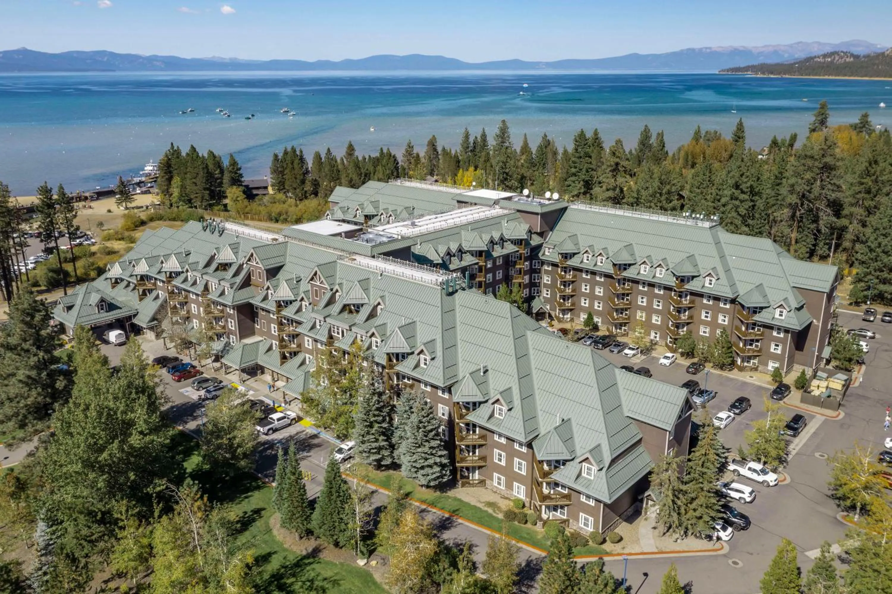 Property building in Hilton Vacation Club Lake Tahoe Resort South