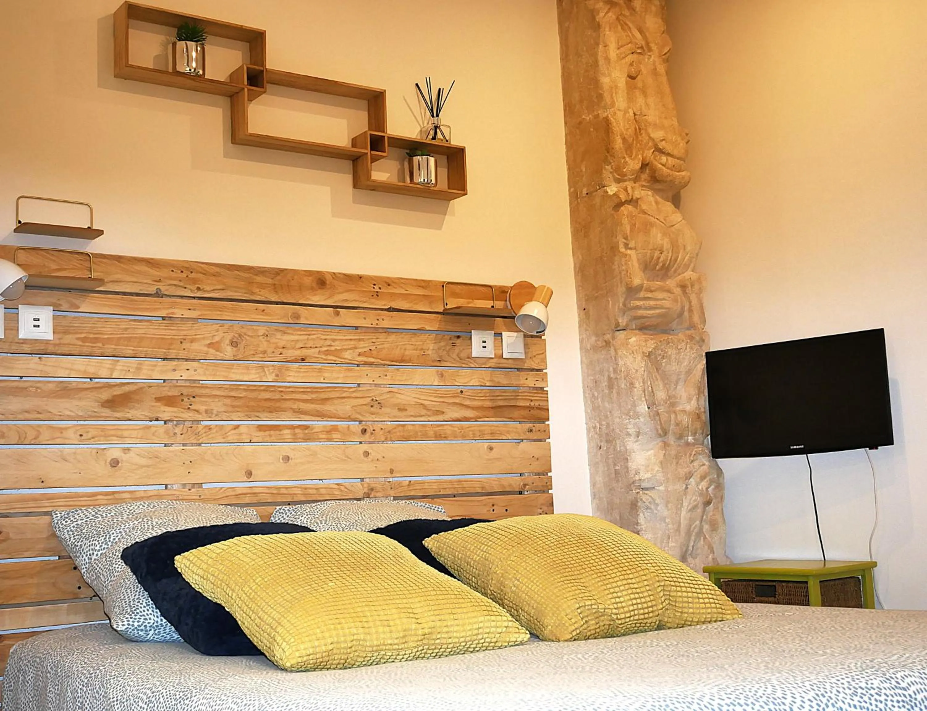 Bedroom in L'Oriflamme