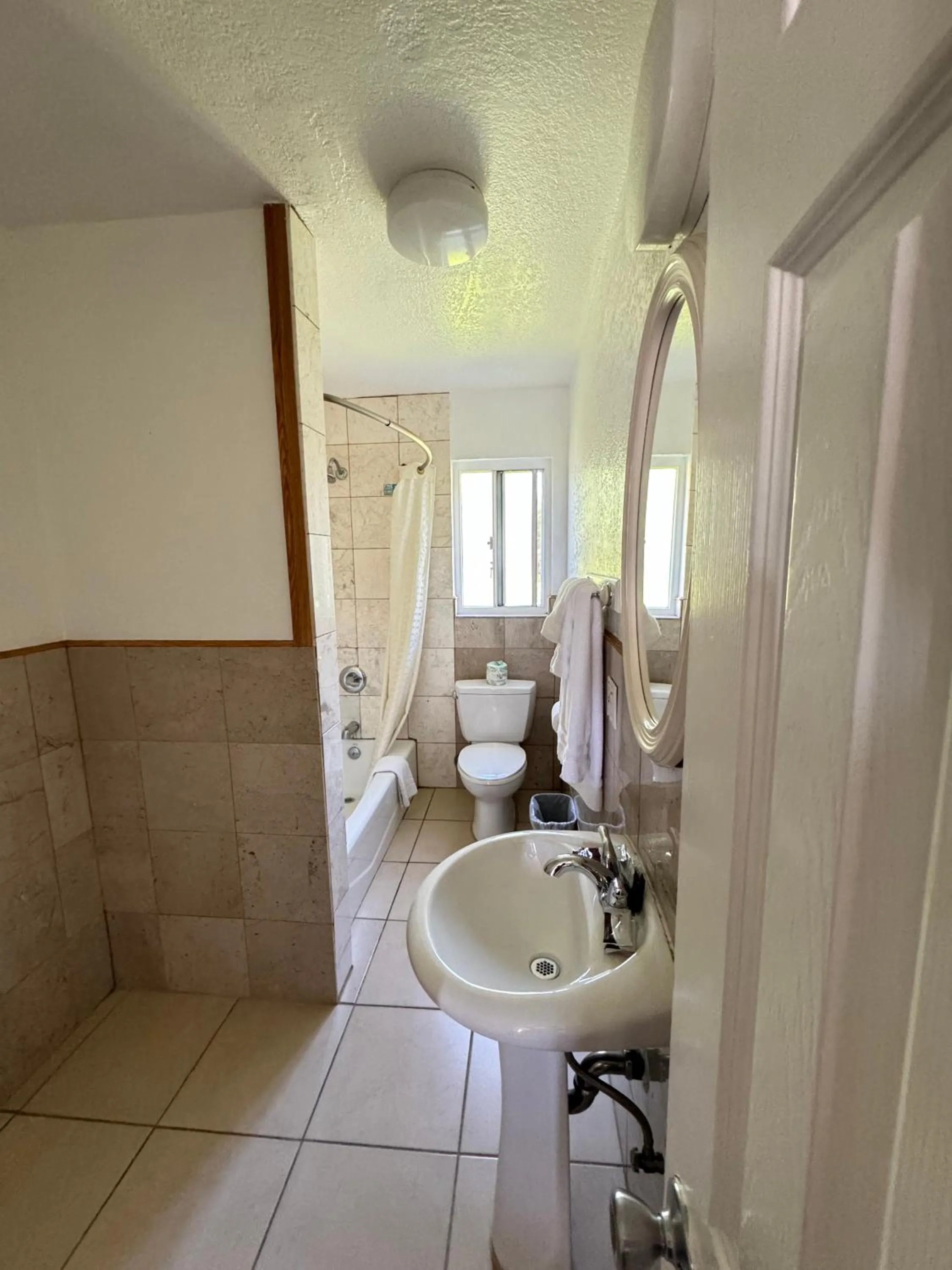 Shower in Tamalpais Motel