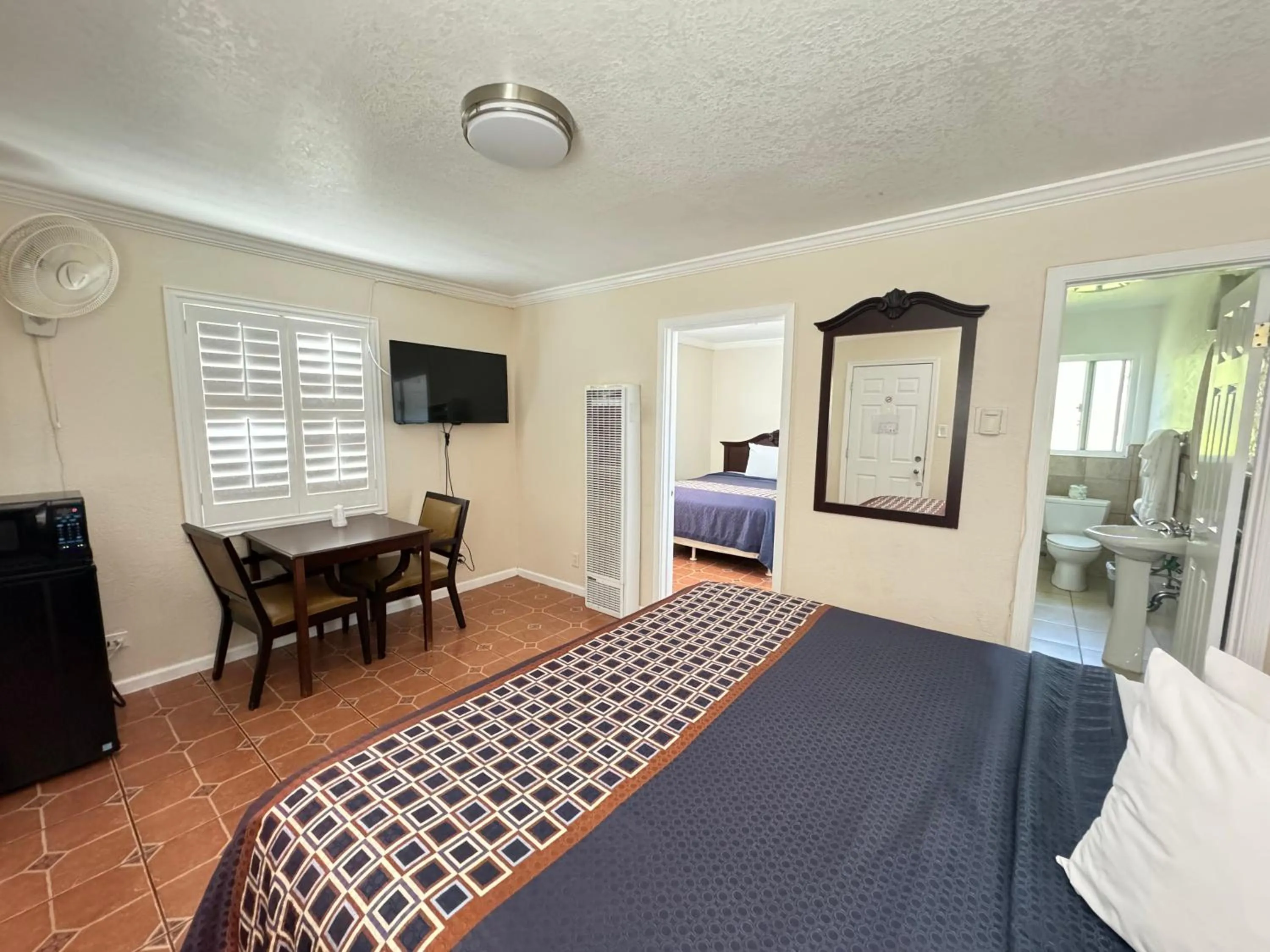 TV and multimedia, Bed in Tamalpais Motel