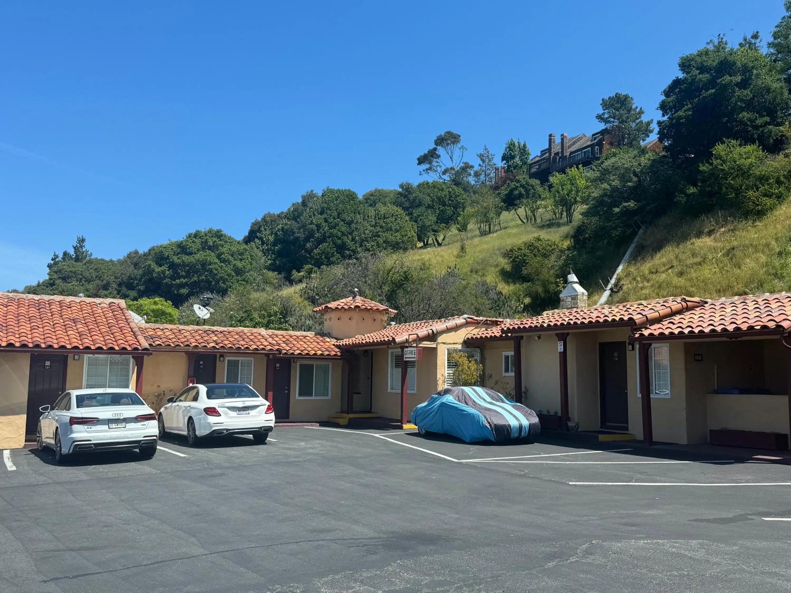 Property building in Tamalpais Motel
