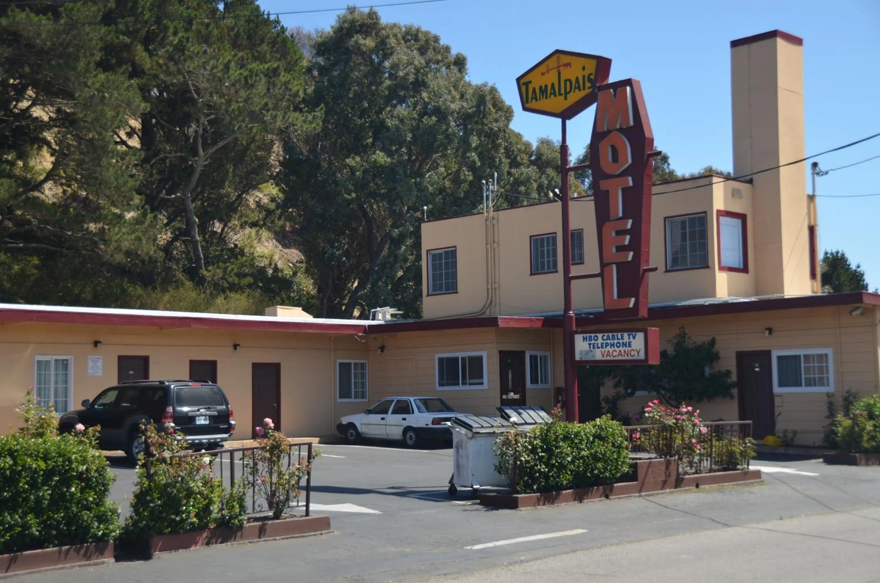 Facade/entrance in Tamalpais Motel