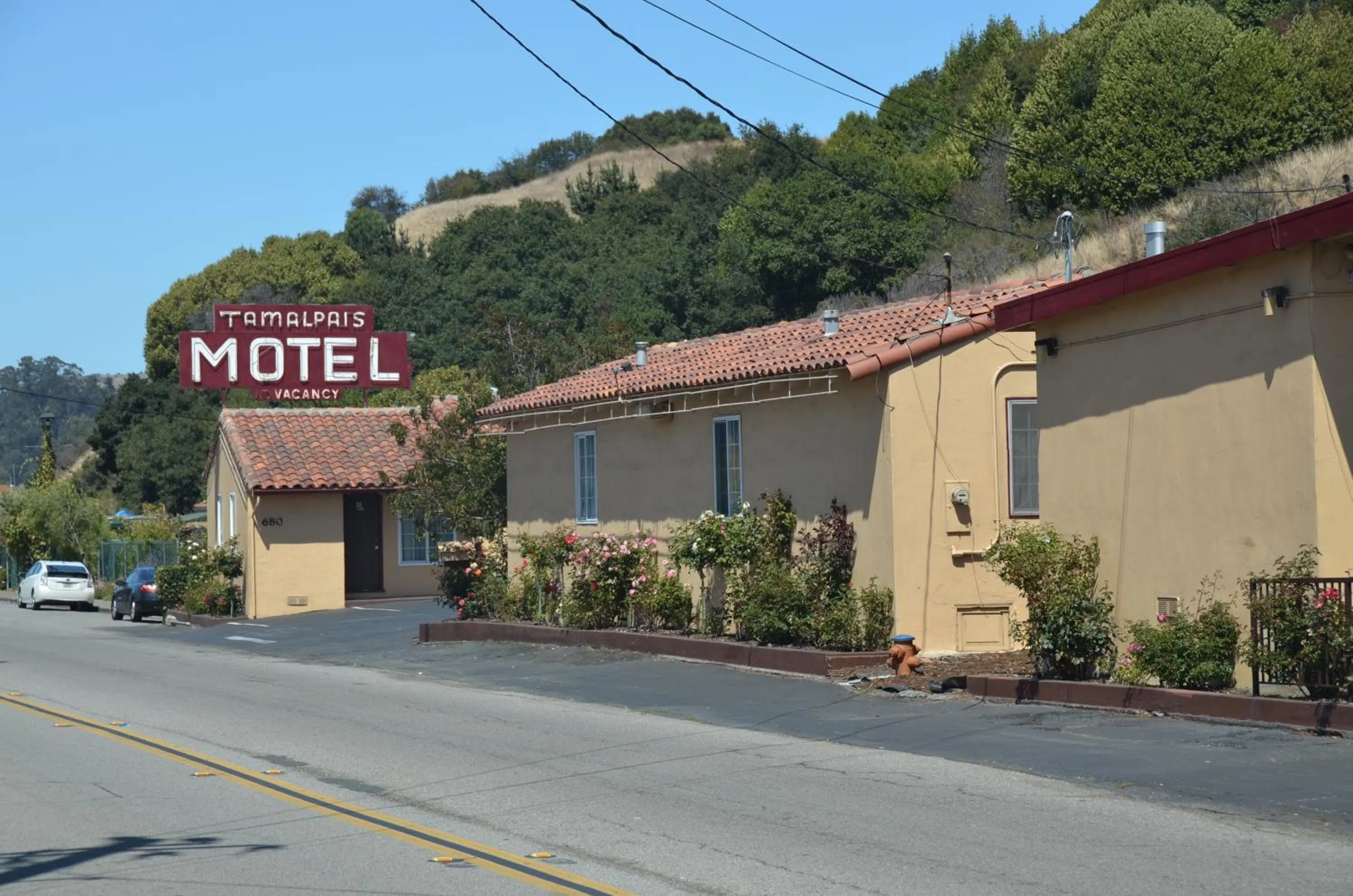 Facade/entrance in Tamalpais Motel