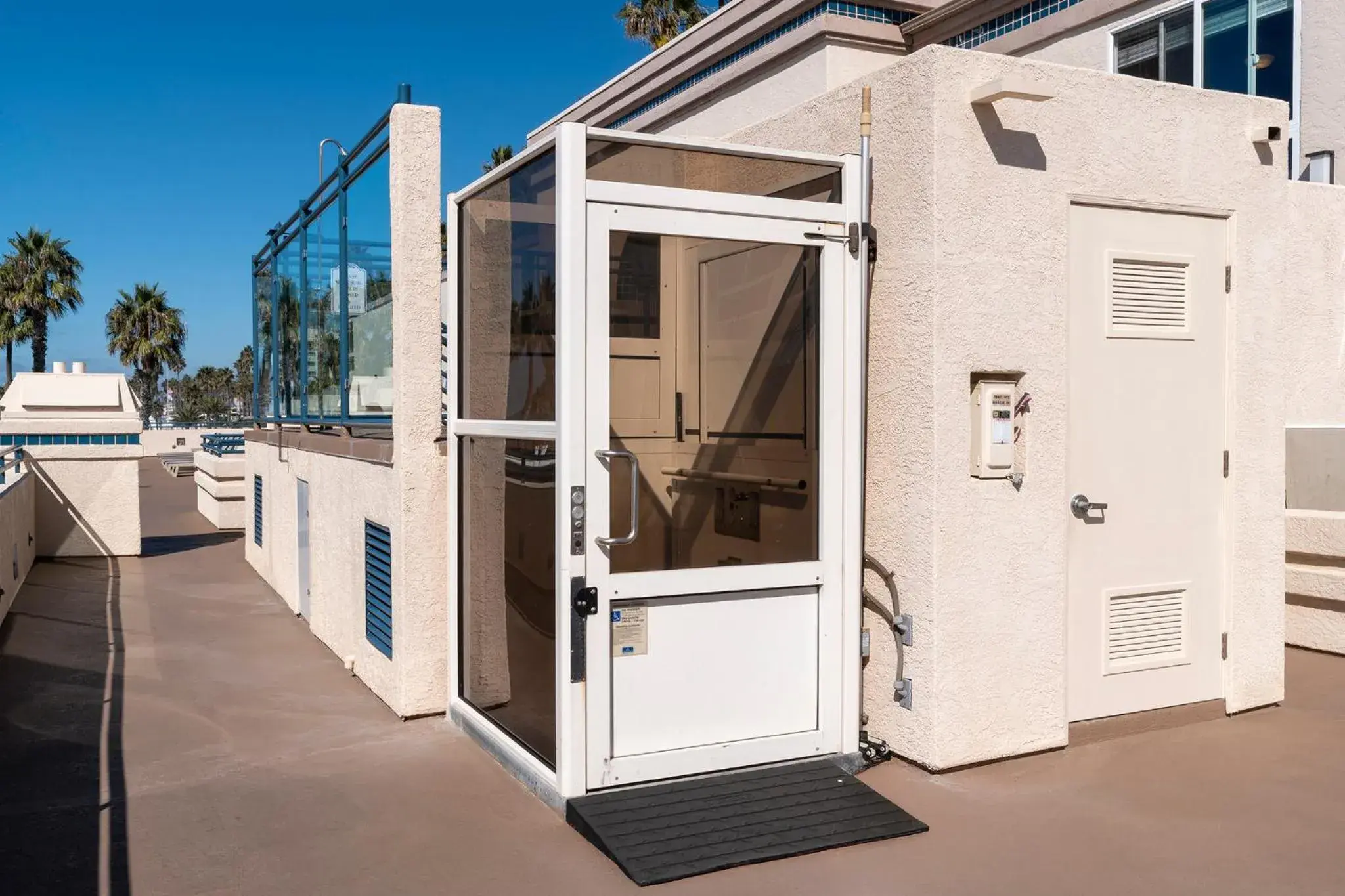 Property building in Southern California Beach Club Property building in Southern California Beach Club