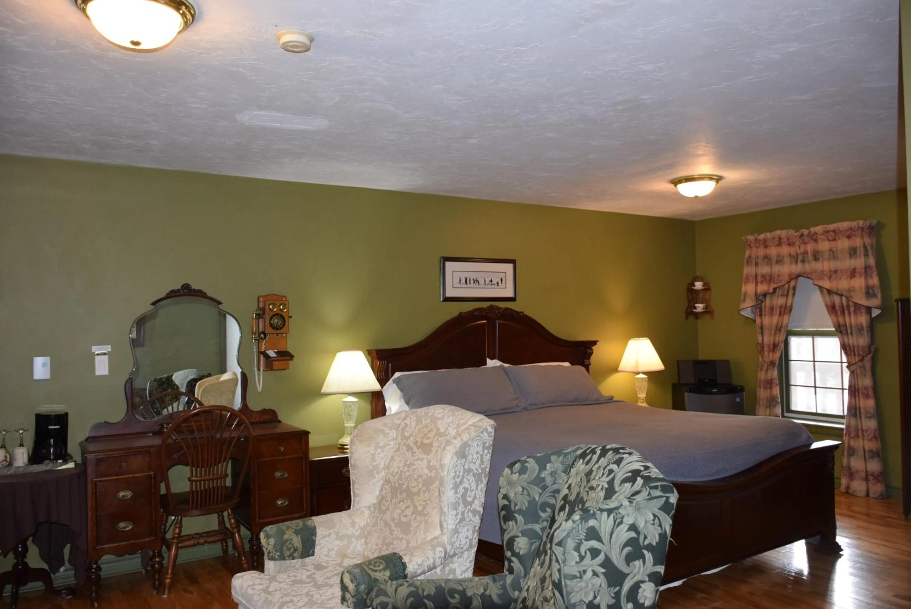 Bedroom, Bed in Auberge Wild Rose Inn