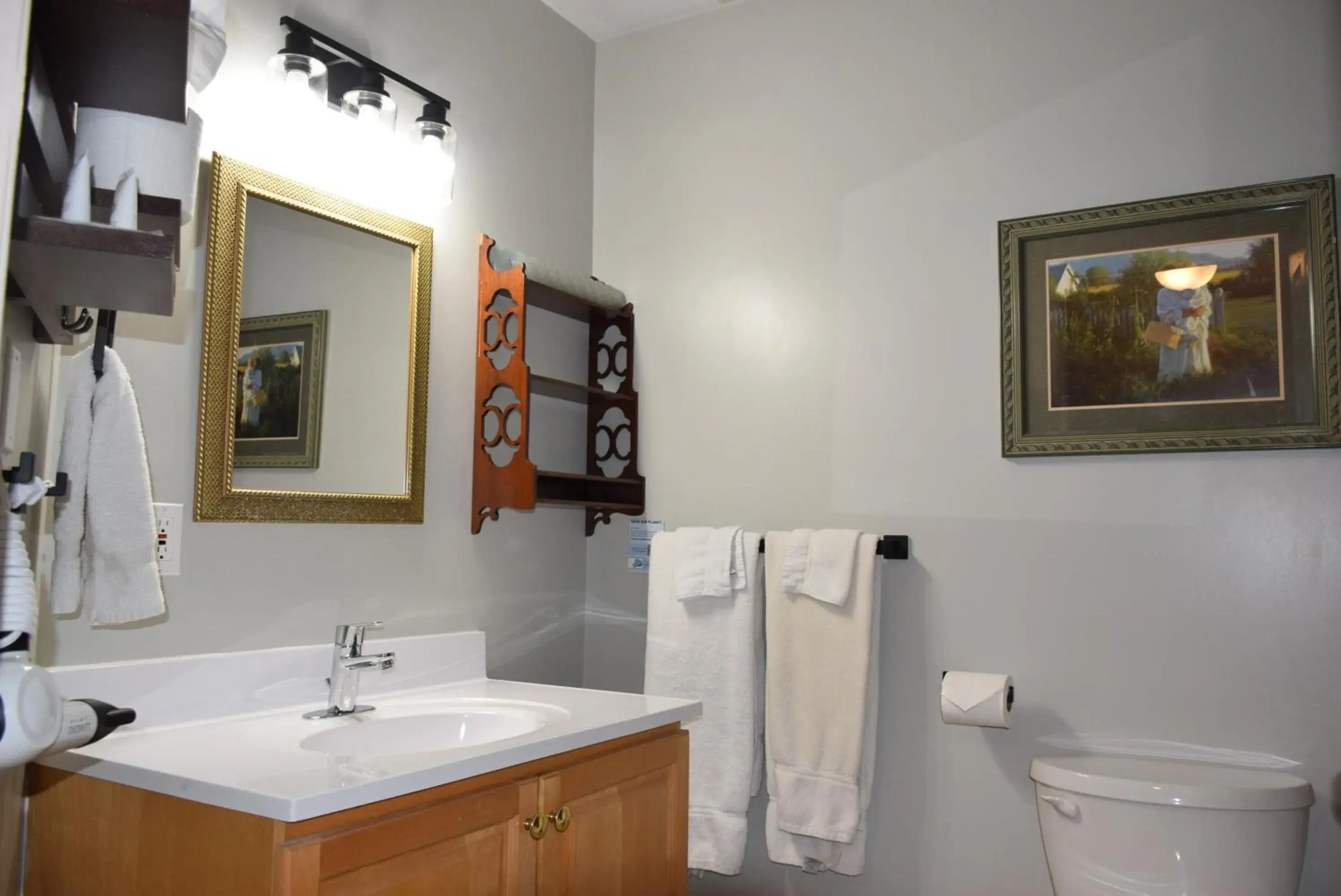 King Studio with Sofa Bed - single occupancy in Auberge Wild Rose Inn King Studio with Sofa Bed - single occupancy in Auberge Wild Rose Inn