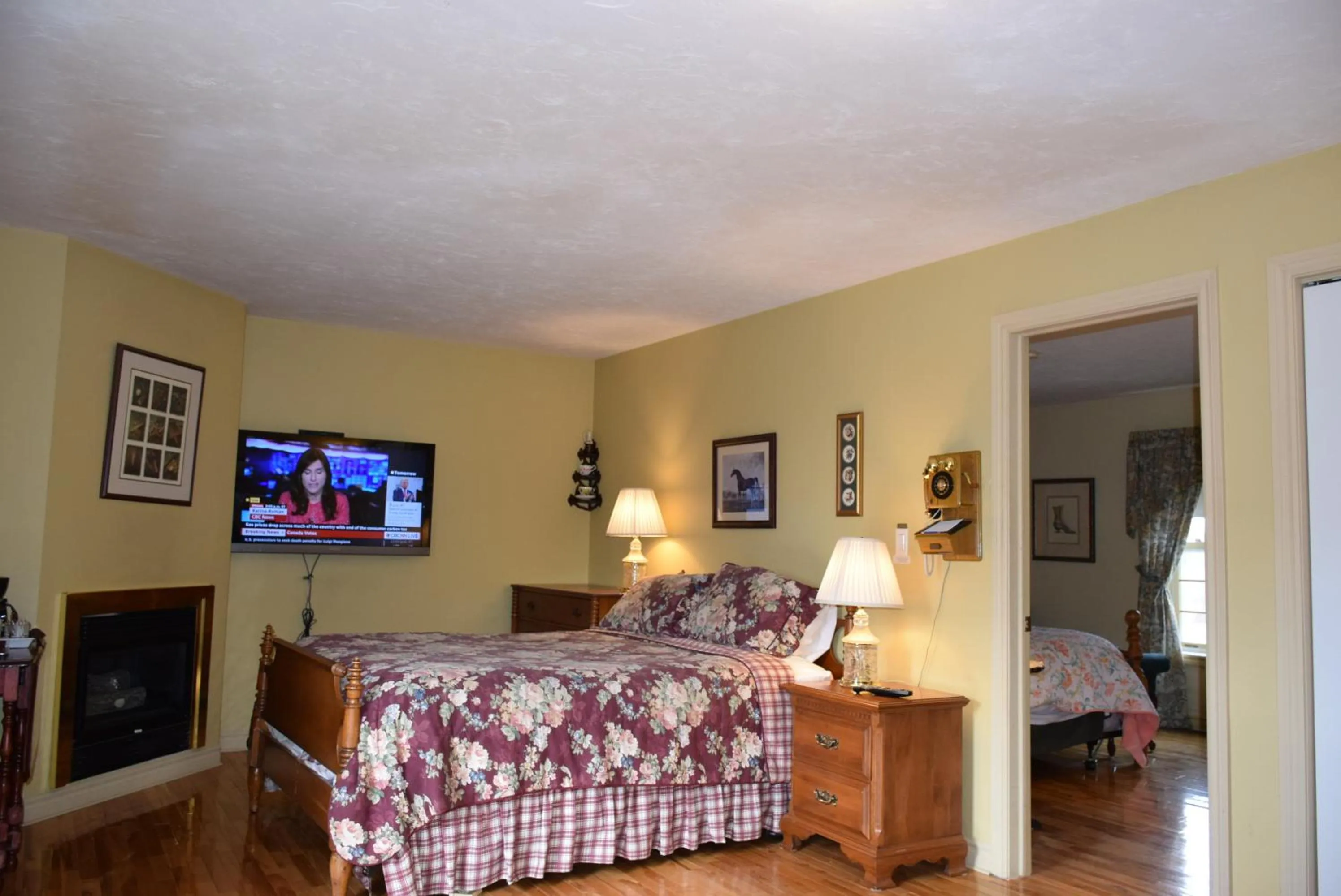 Bedroom, Bed in Auberge Wild Rose Inn
