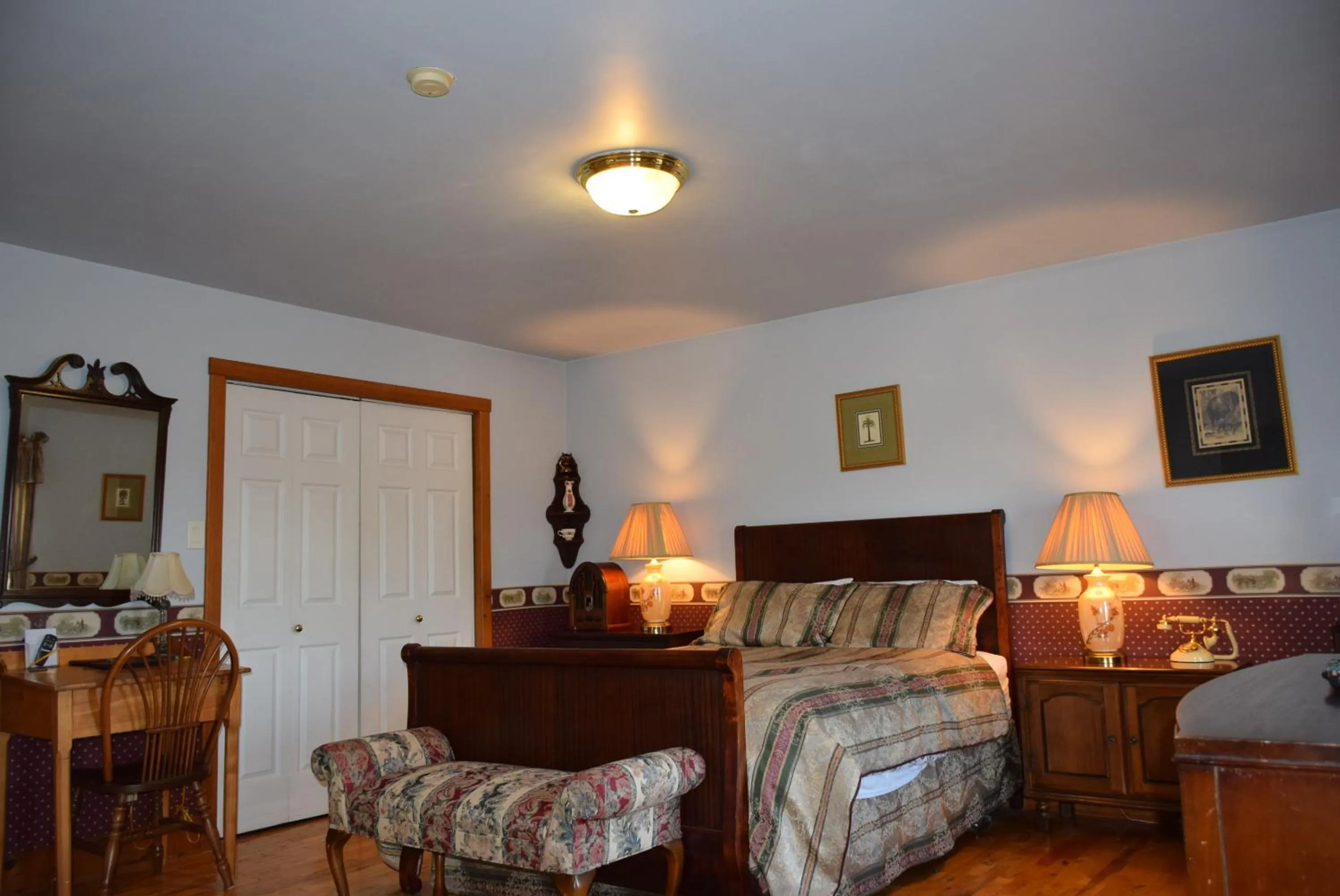 Bedroom, Bed in Auberge Wild Rose Inn