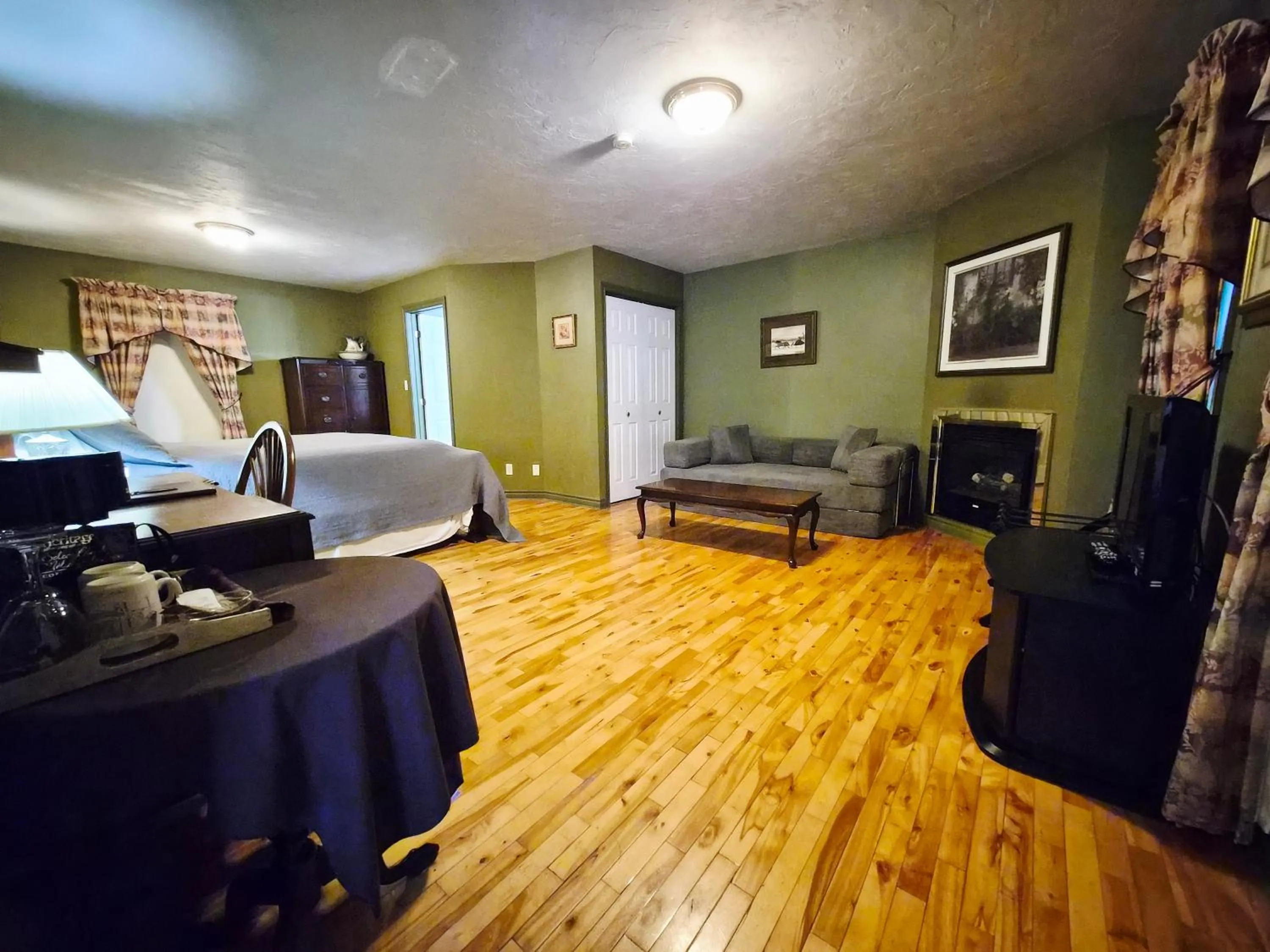 Photo of the whole room in Auberge Wild Rose Inn