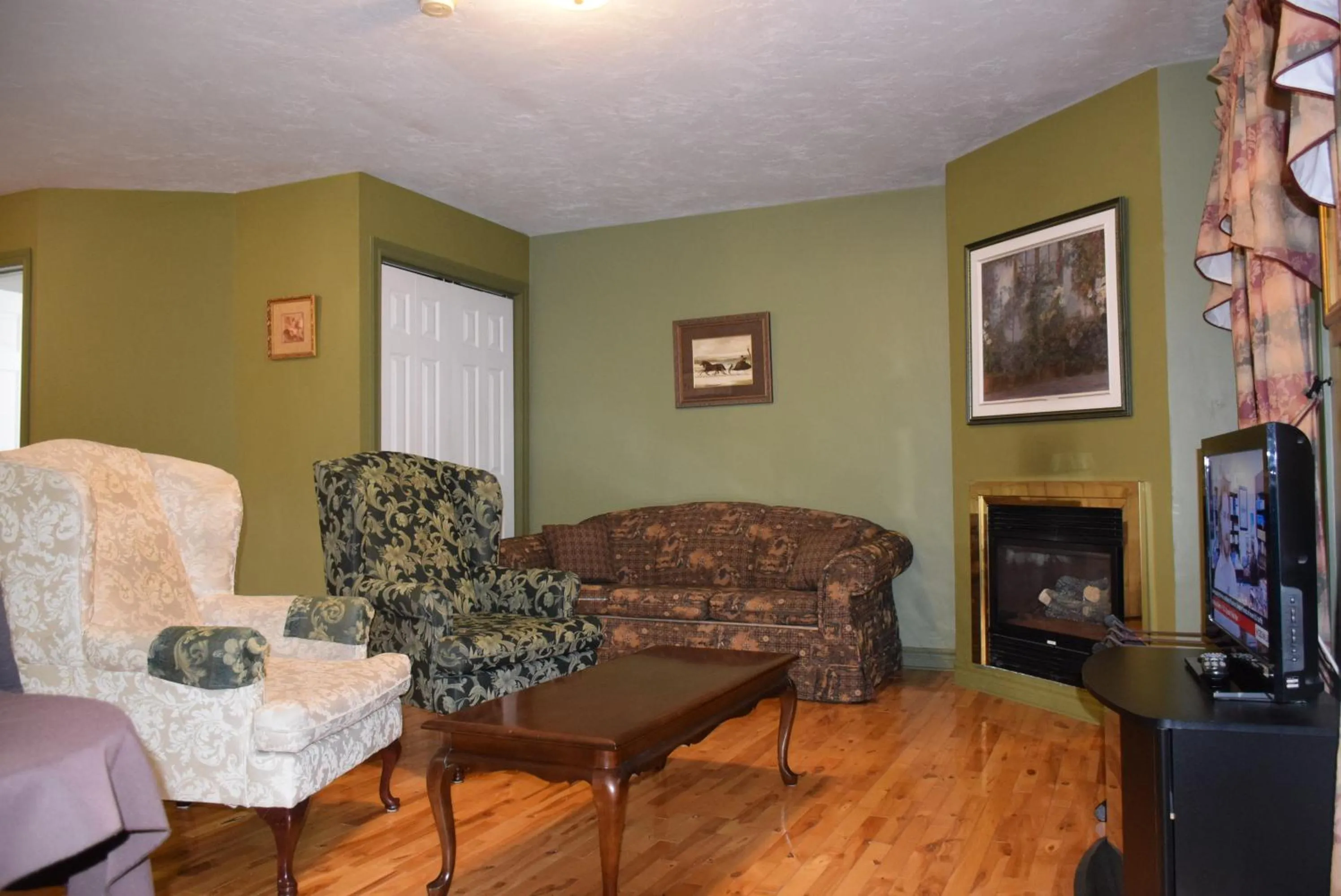 Bedroom in Auberge Wild Rose Inn