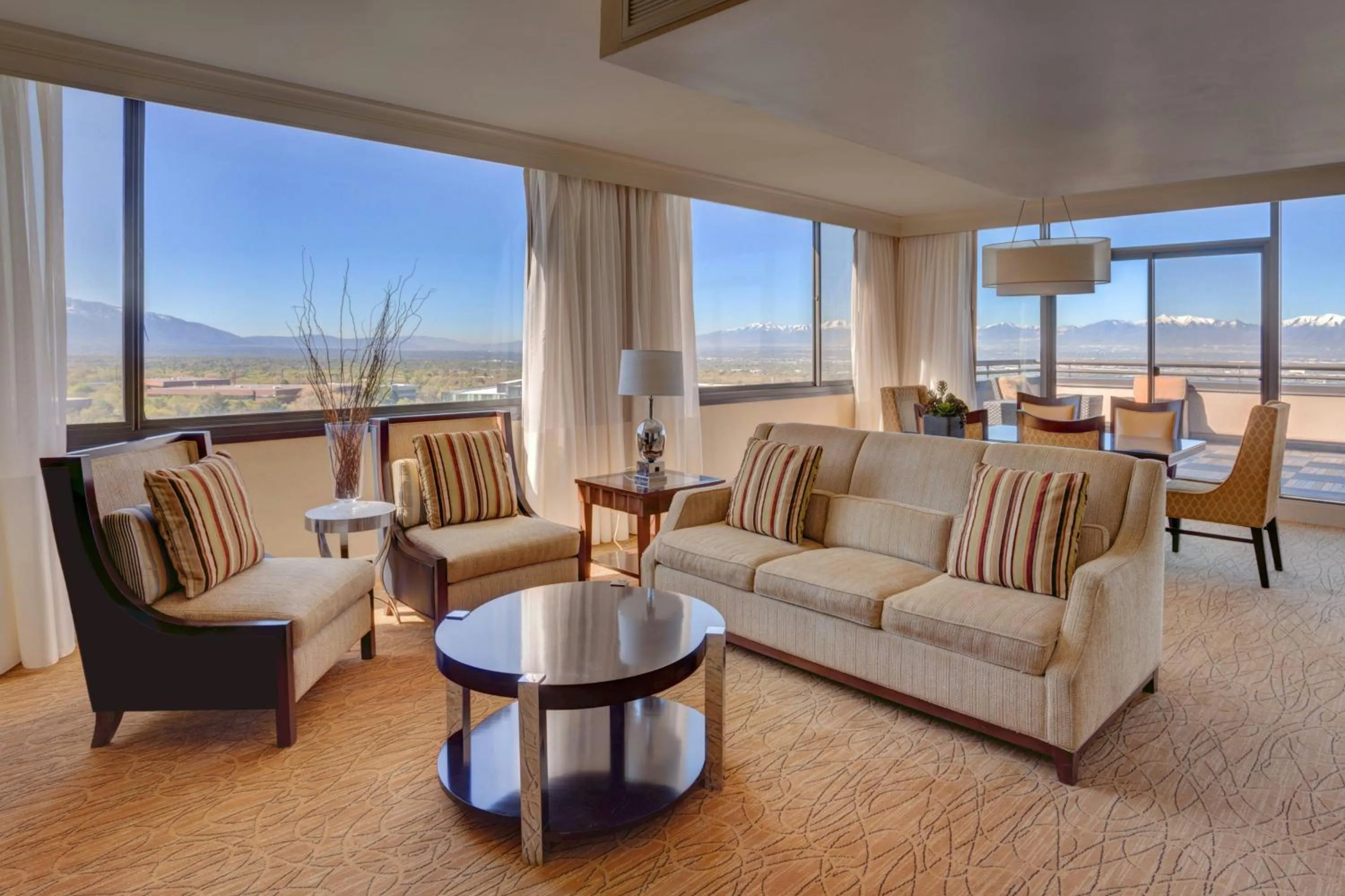 Living room in Salt Lake City Marriott University Park