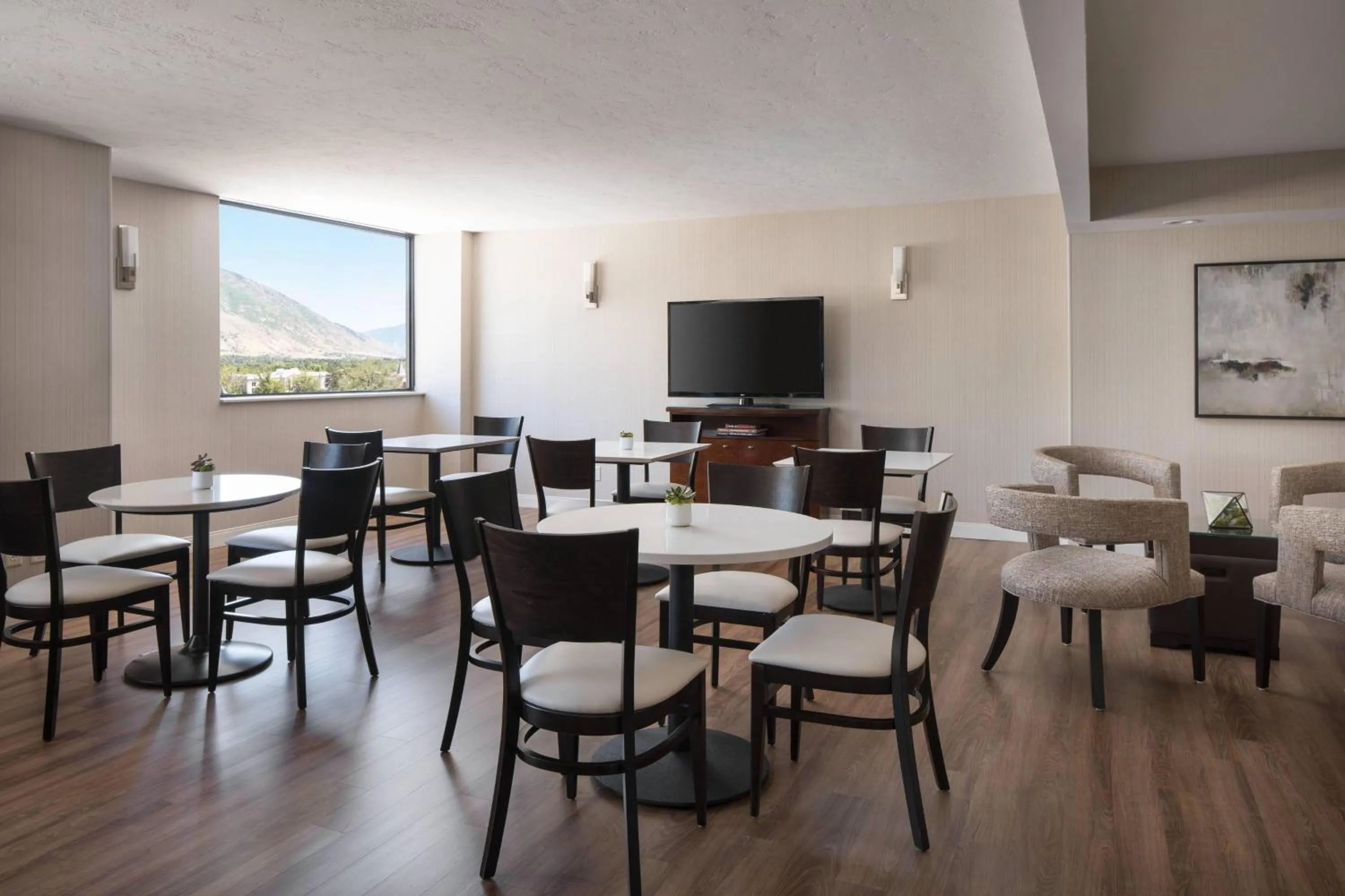 Lounge or bar in Provo Marriott Hotel & Conference Center