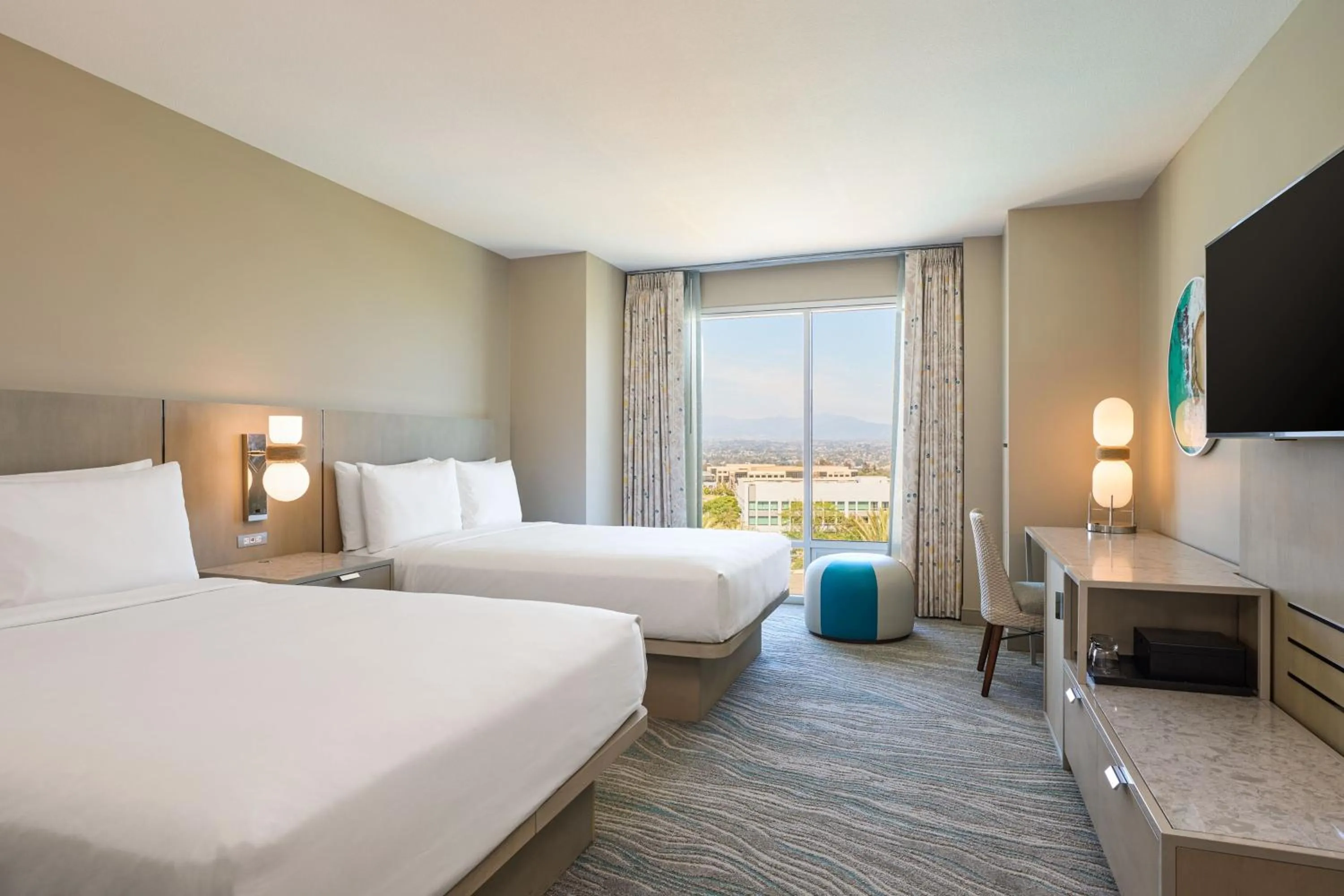 Swimming pool, Bed in Renaissance ClubSport Aliso Viejo Laguna Beach Hotel