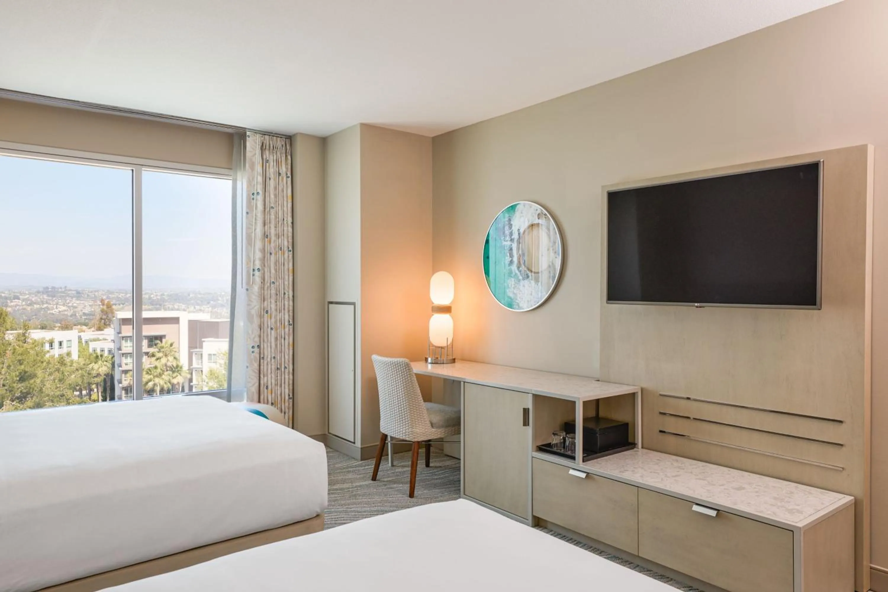 Swimming pool, Bed in Renaissance ClubSport Aliso Viejo Laguna Beach Hotel