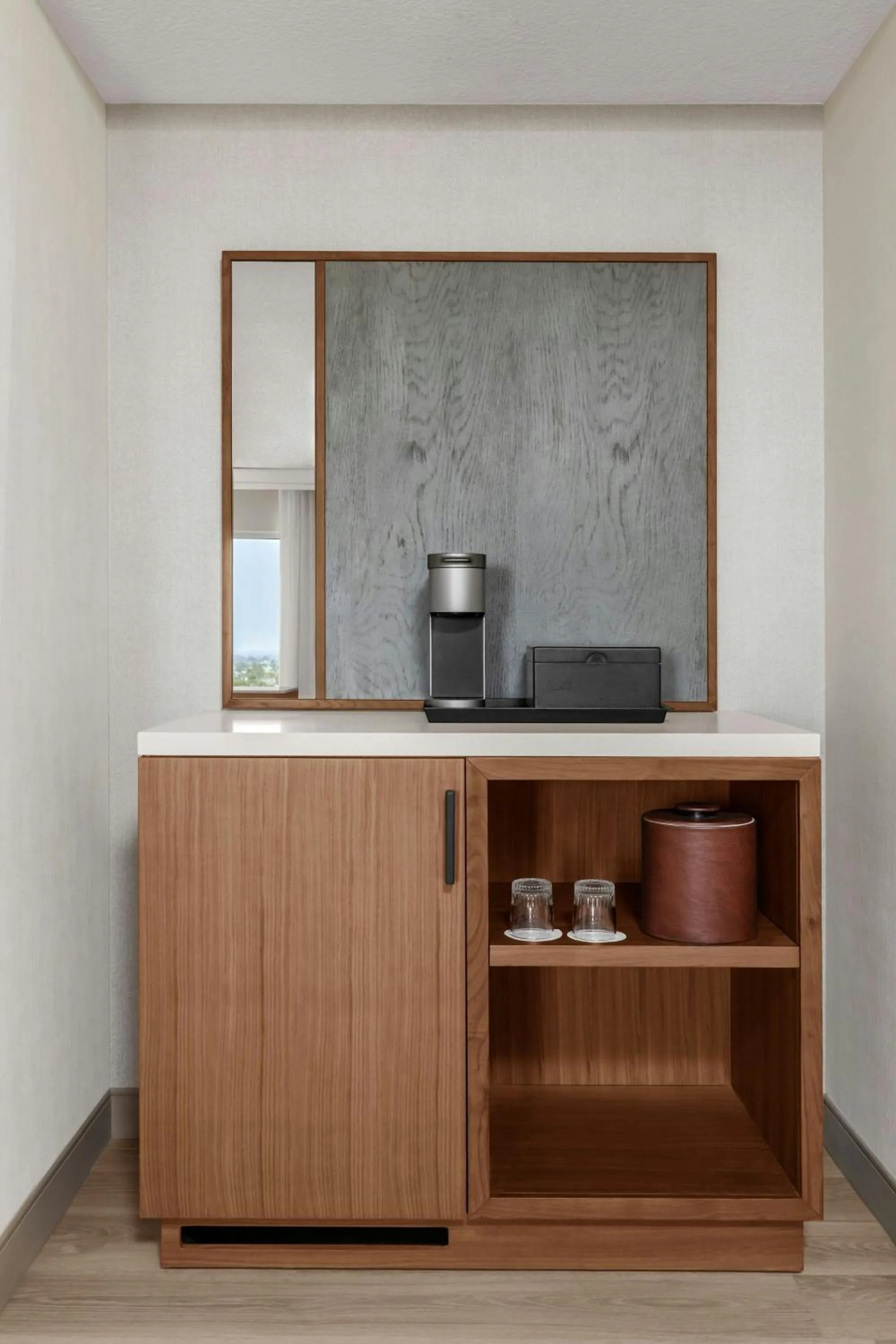 Photo of the whole room in Anaheim Marriott Suites